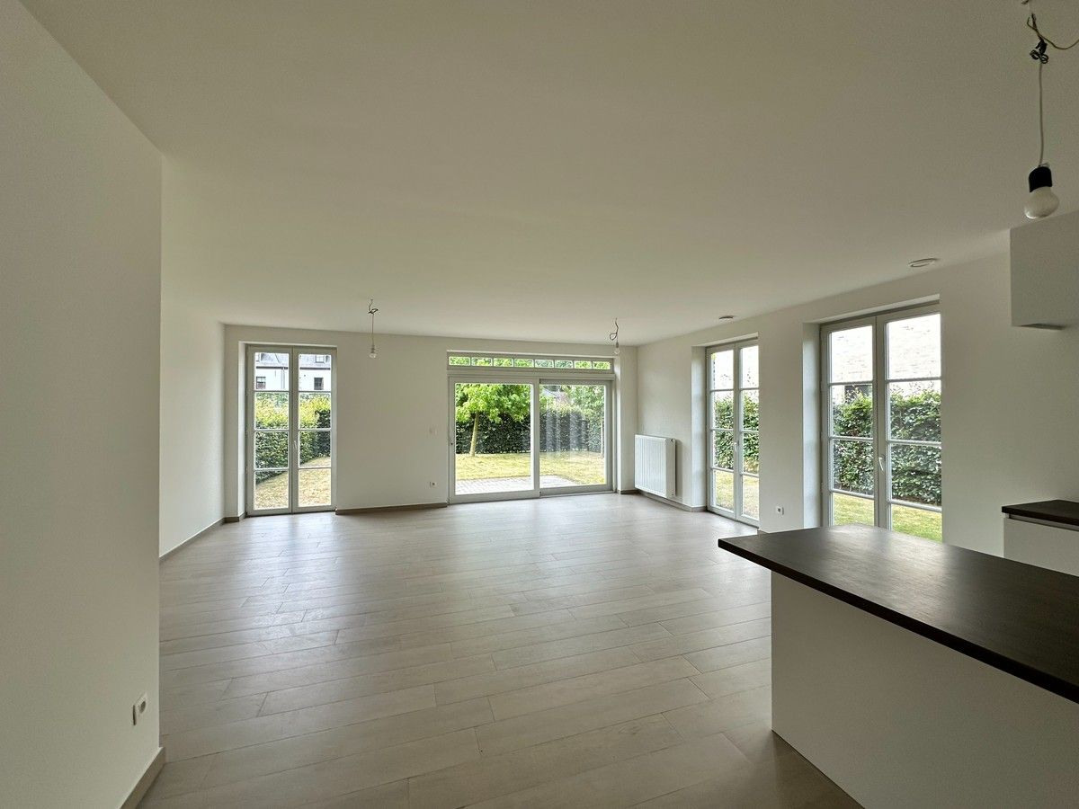 Mooi gelijkvloersappartement met 2 slpk en parking foto 2