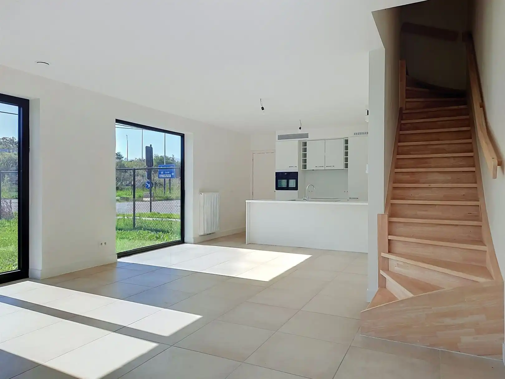 Luxueuze nieuwbouw villa met grote tuin, 2 autostaanplaatsen en 12 zonnepanelen foto 8