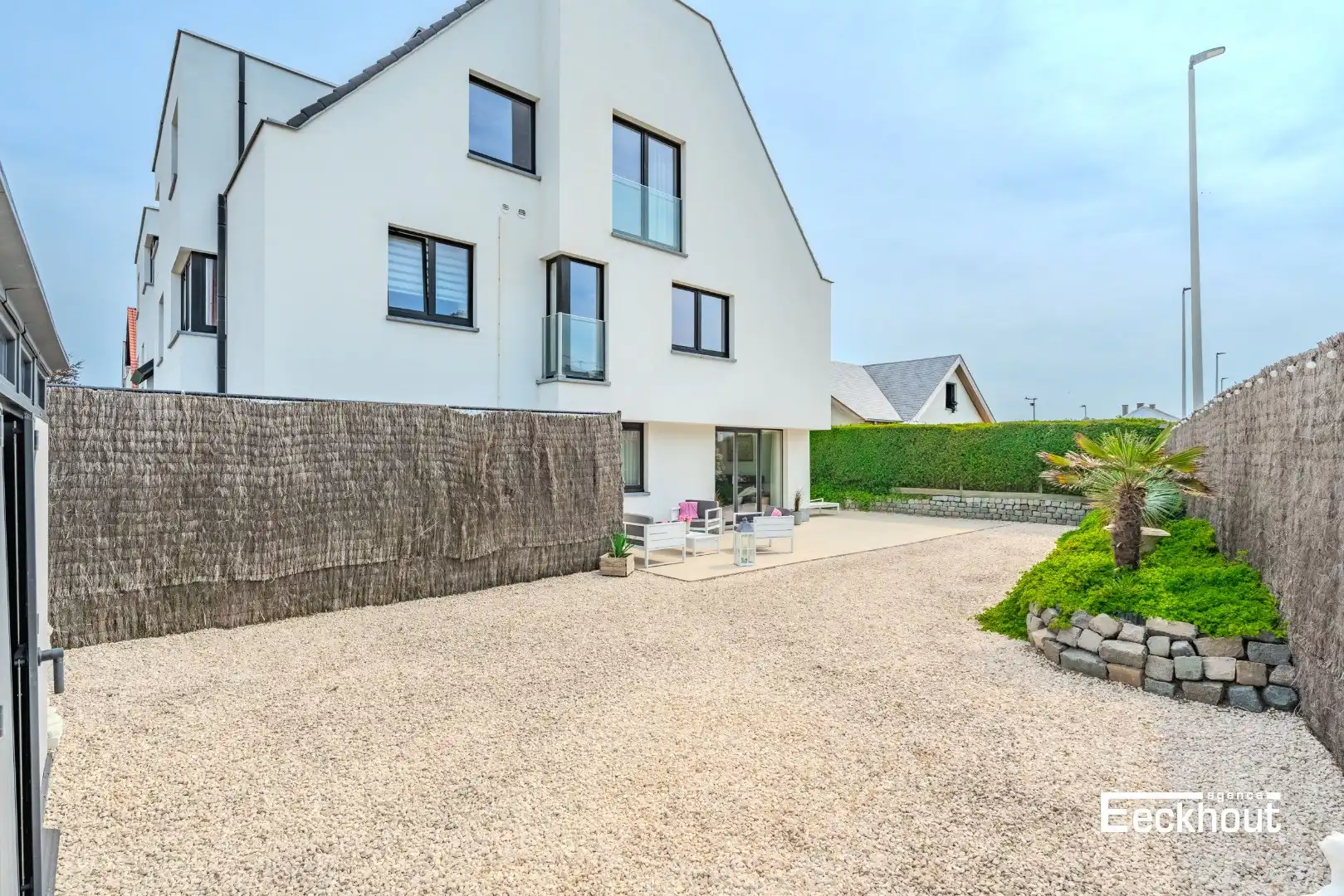 Gerenoveerd appartement met uitzonderlijk groot terras! foto 8