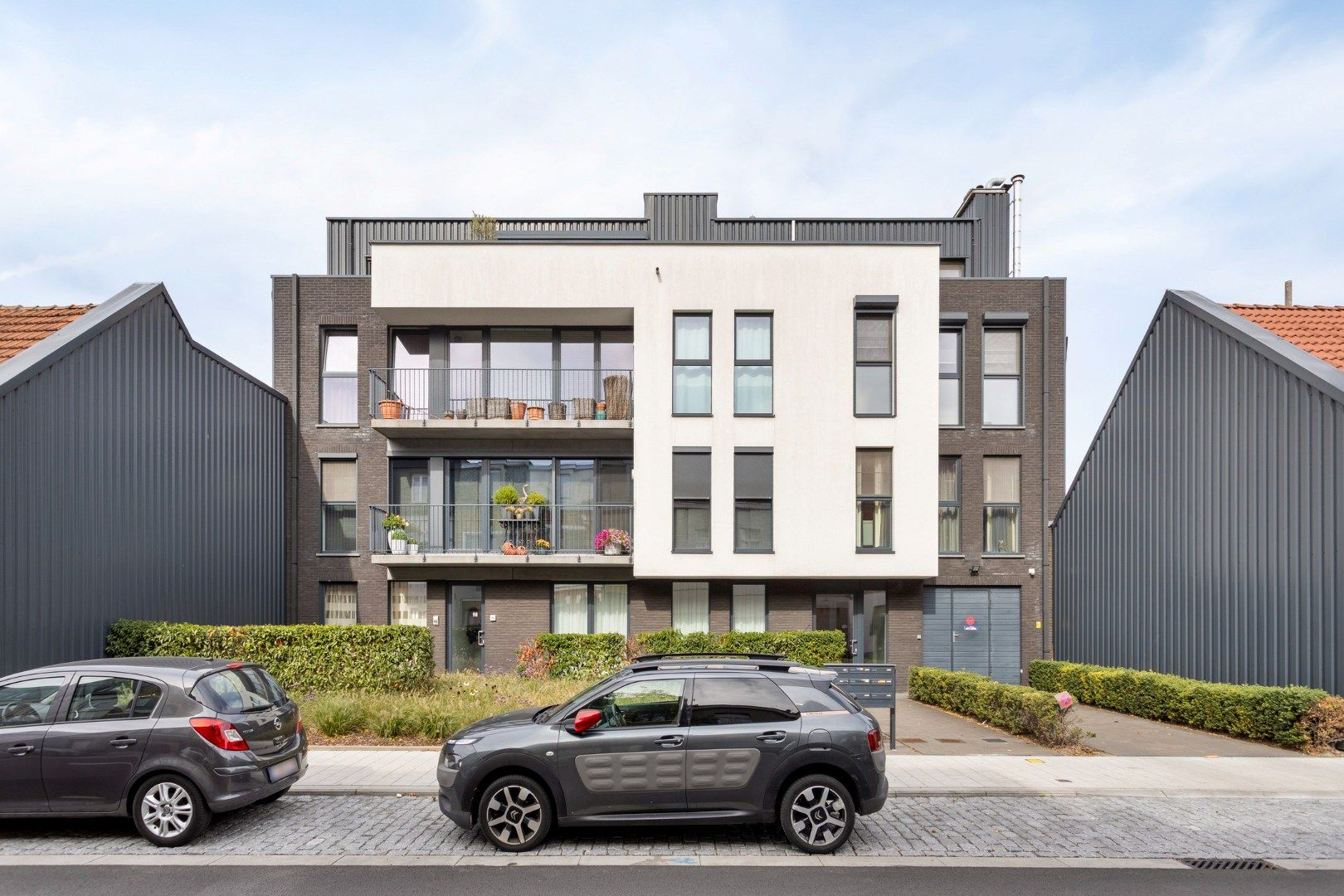 Instapklaar 1 slpk appartement met terras en garage foto {{pictureIndex}}