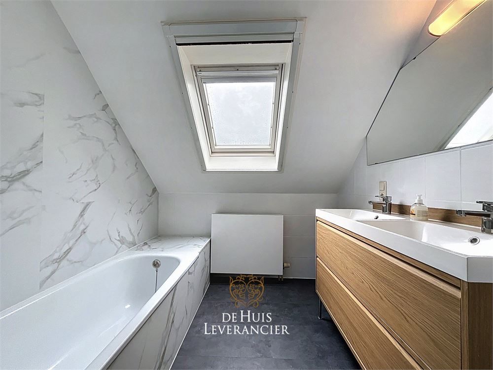 Instapklare, gerenoveerde villa in het hart van Kontich waar rust en comfort gegarandeerd worden foto 24