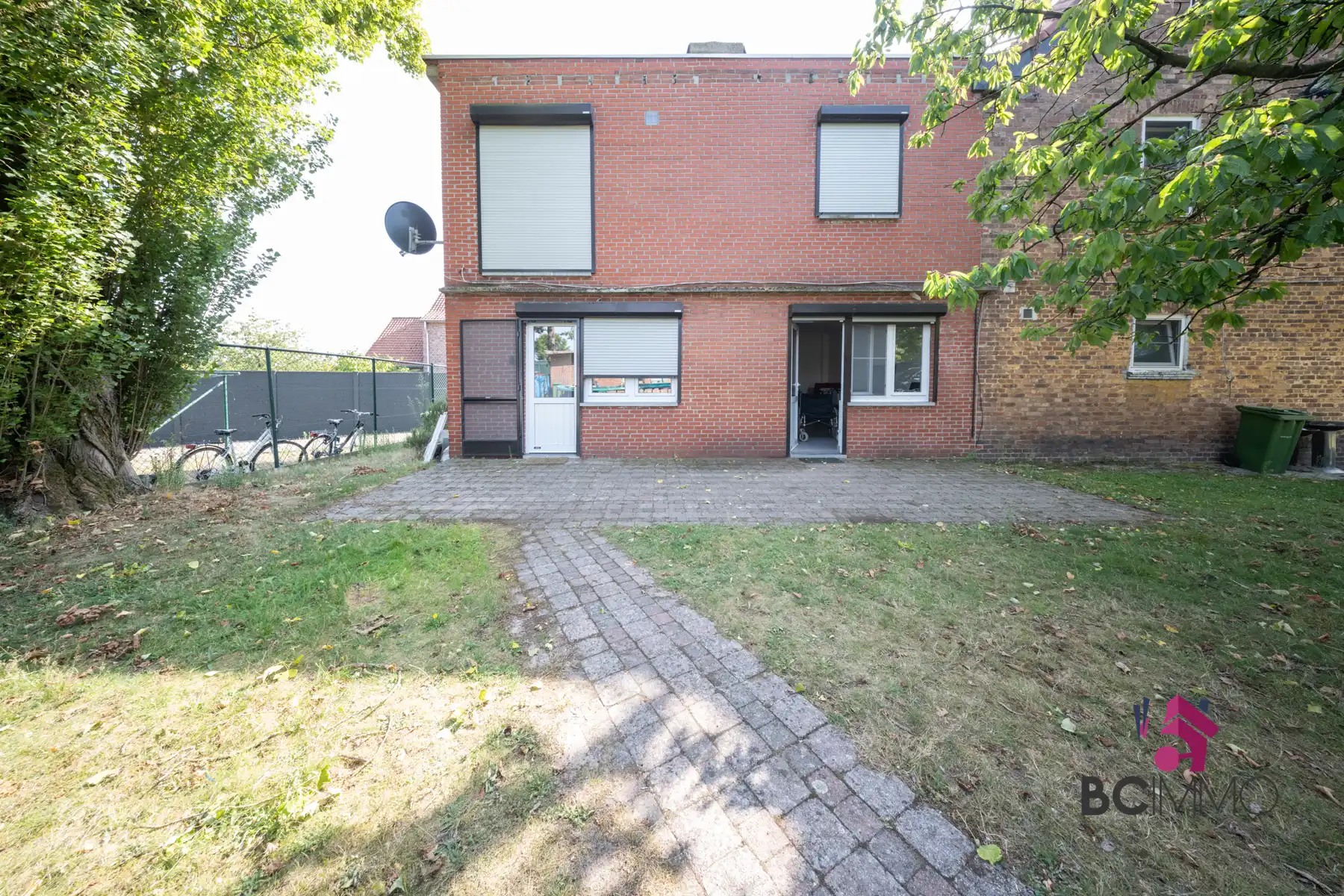 Halfopen bebouwing met twee woongedeeltes (125 m² + 95 m²) en tuin. foto 12