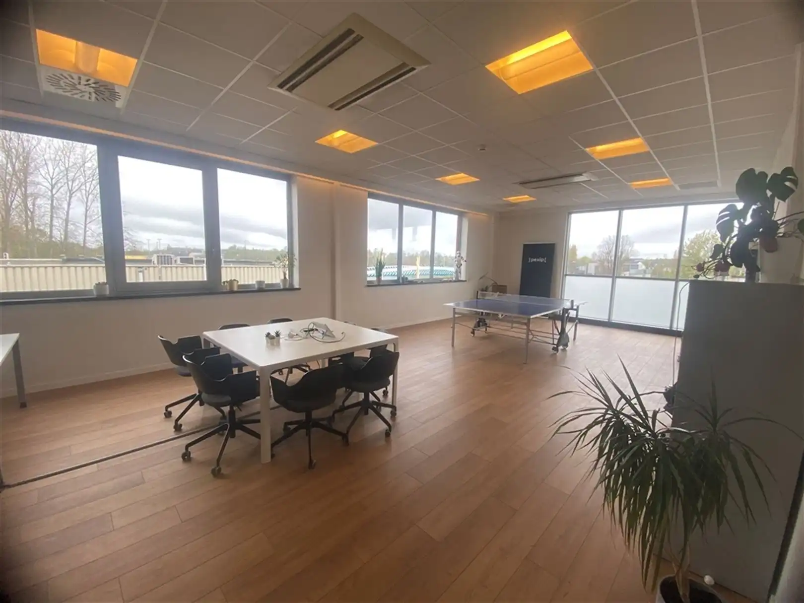 Kantoorgebouw aan de Watersportbaan foto 12