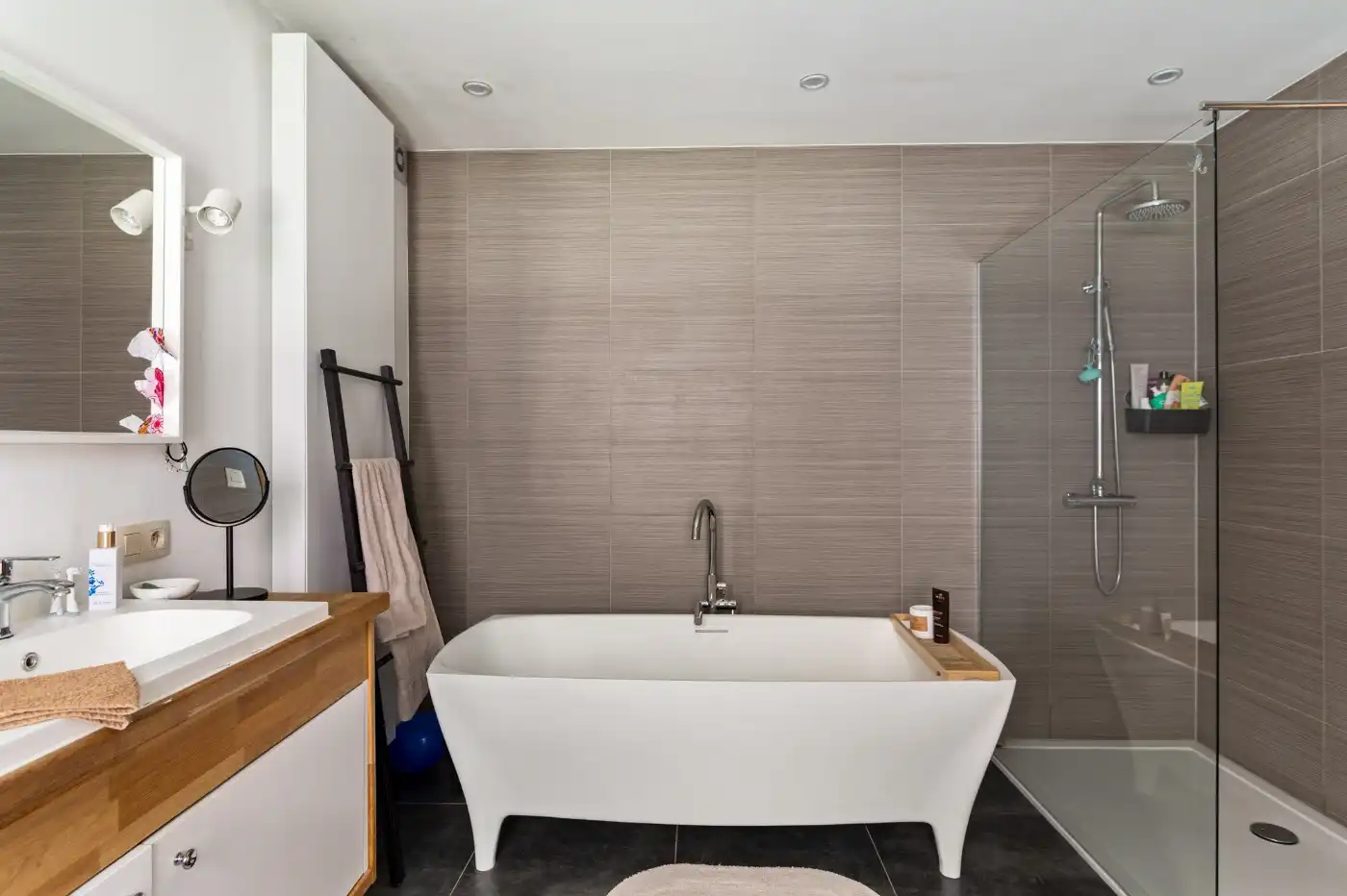 Charmante woning met 3 slpk. en tuin foto 13