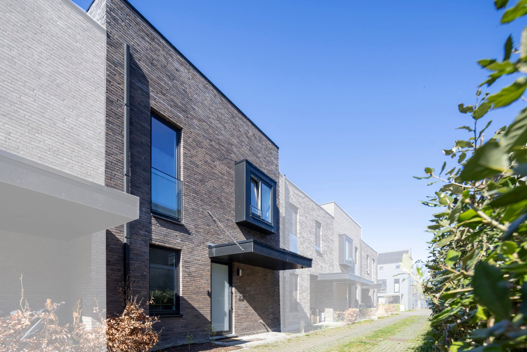 Heel recente woning met 3 slaapkamers en tuin foto {{pictureIndex}}