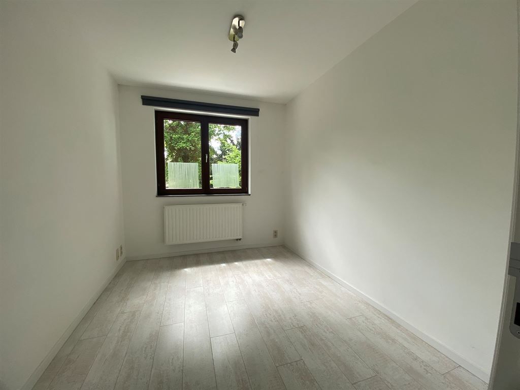 Instapklare half open bebouwing in wijk Hertebos foto 14