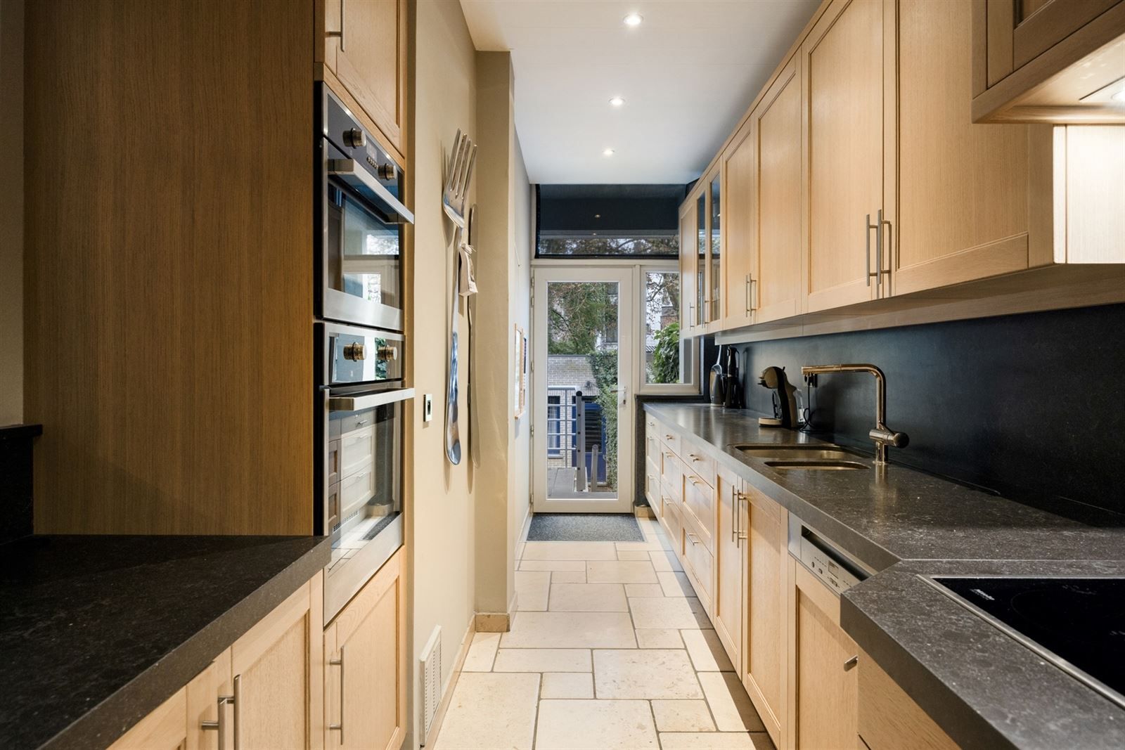 Uniek aanbod in Wilrijk: appartement met handelspand, tuin en bijgebouw  foto 7