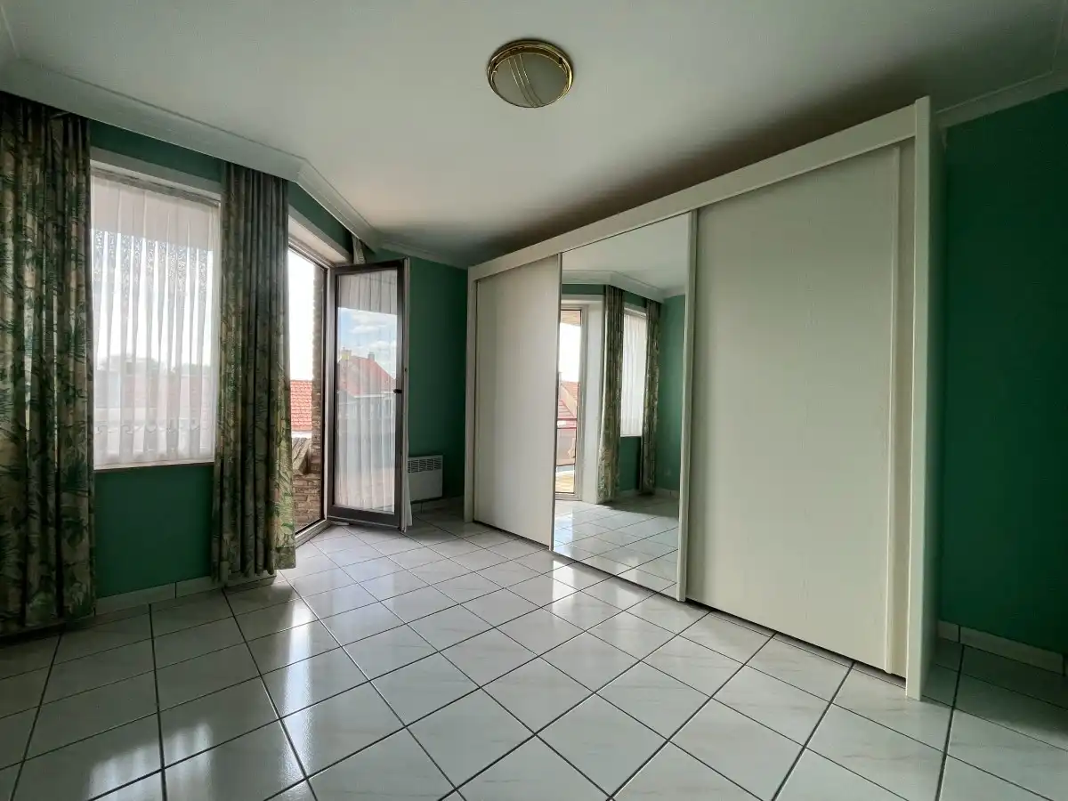 Roeselare - Zeer lichtrijk appartement met 2 slaapkamers, 2 terrassen en dubbele garage foto 6