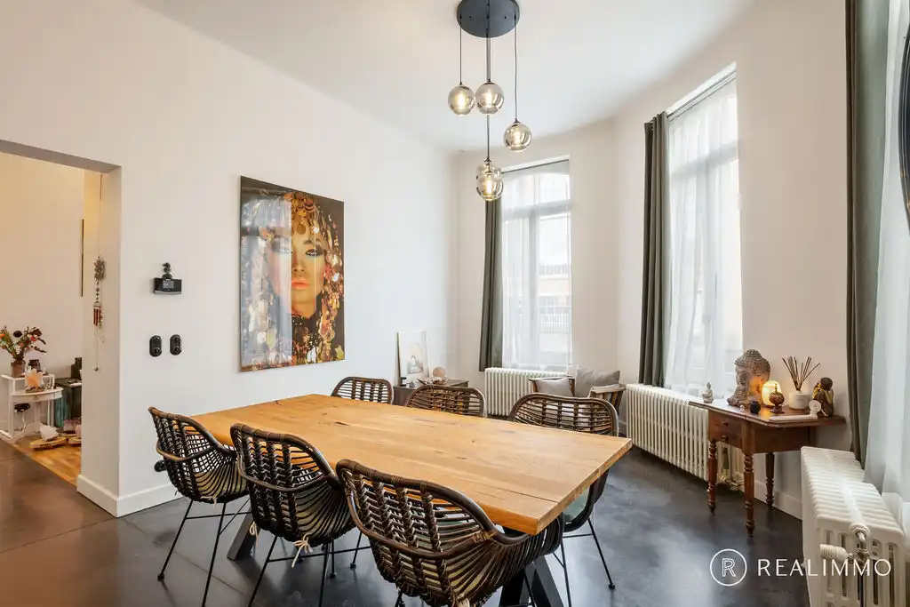 Authentiek gerenoveerde woning met ruim terras in hartje Avelgem foto 7