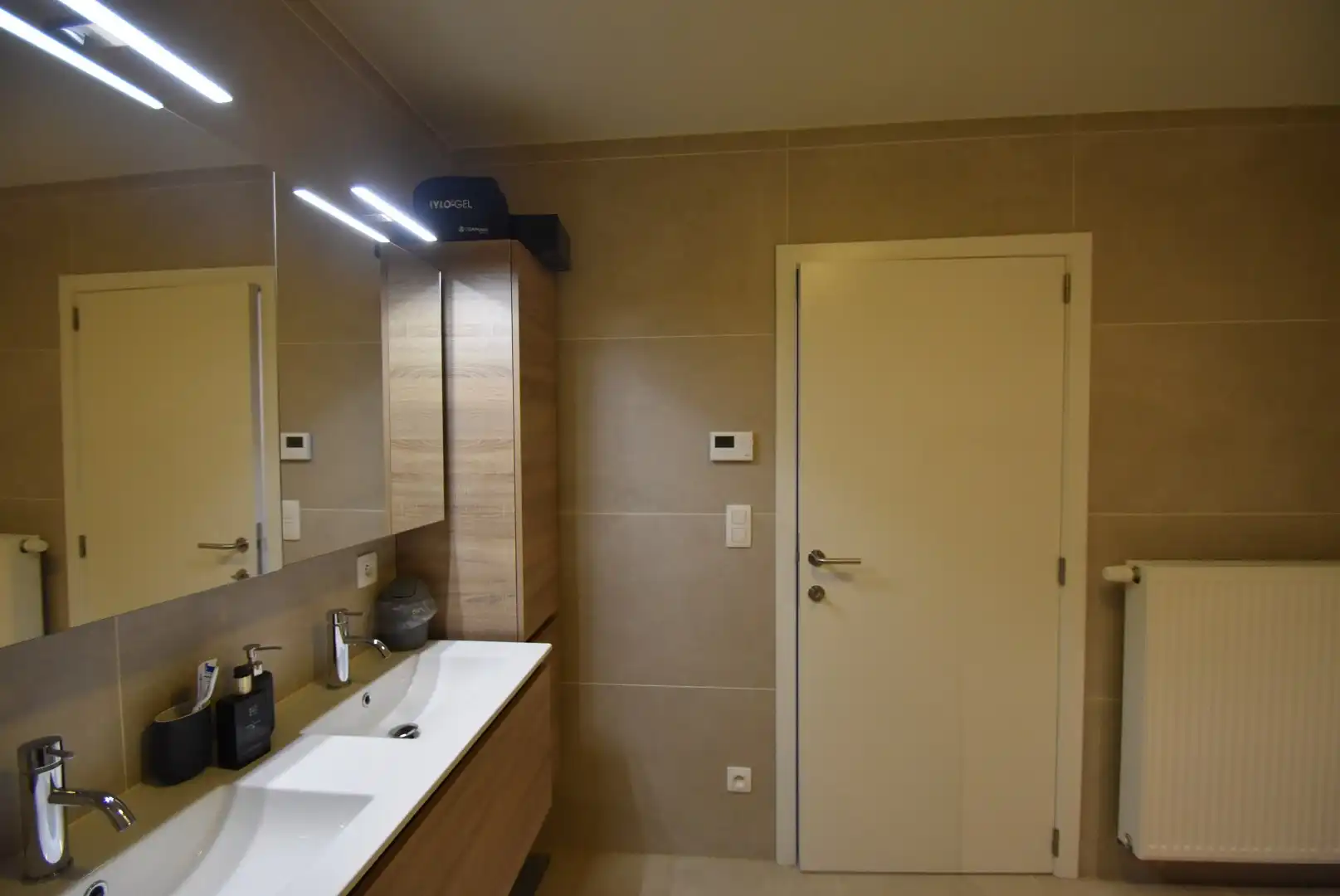 *** IN OPTIE **** Knap ingericht  en ruim appartement met 2 slaapkamers en groot terras foto 21