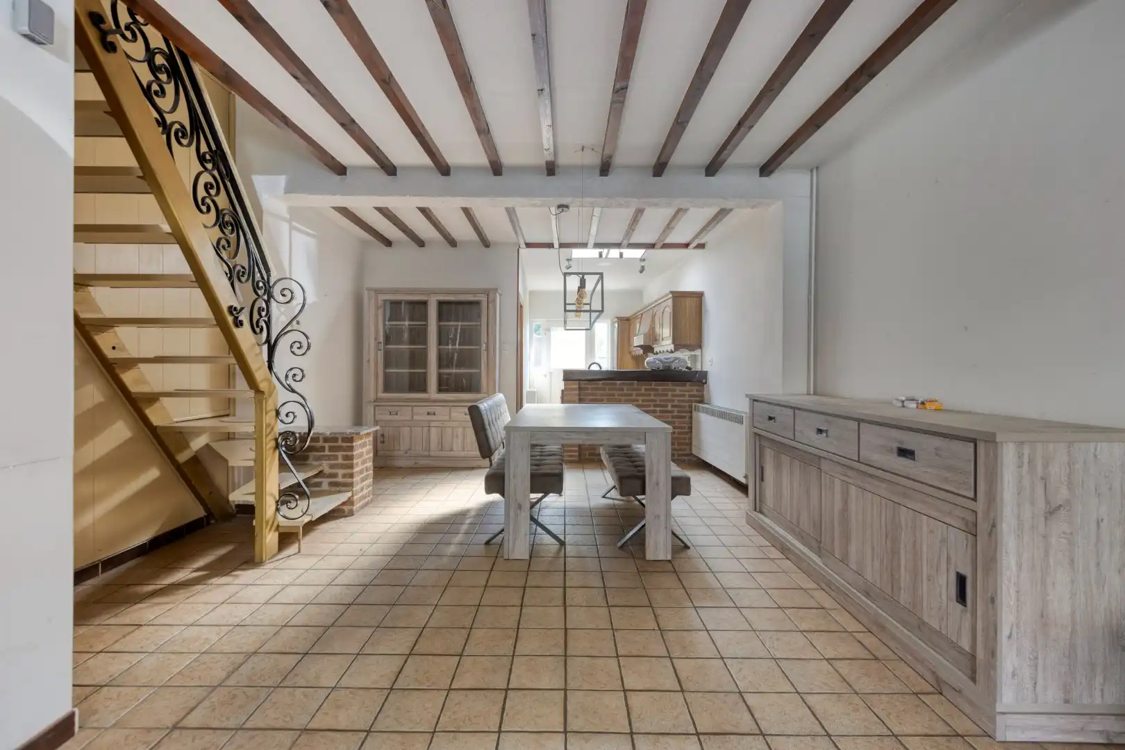 Gezellig ingerichte woning met hobbyruimte en tuin + toegang achterom foto 5