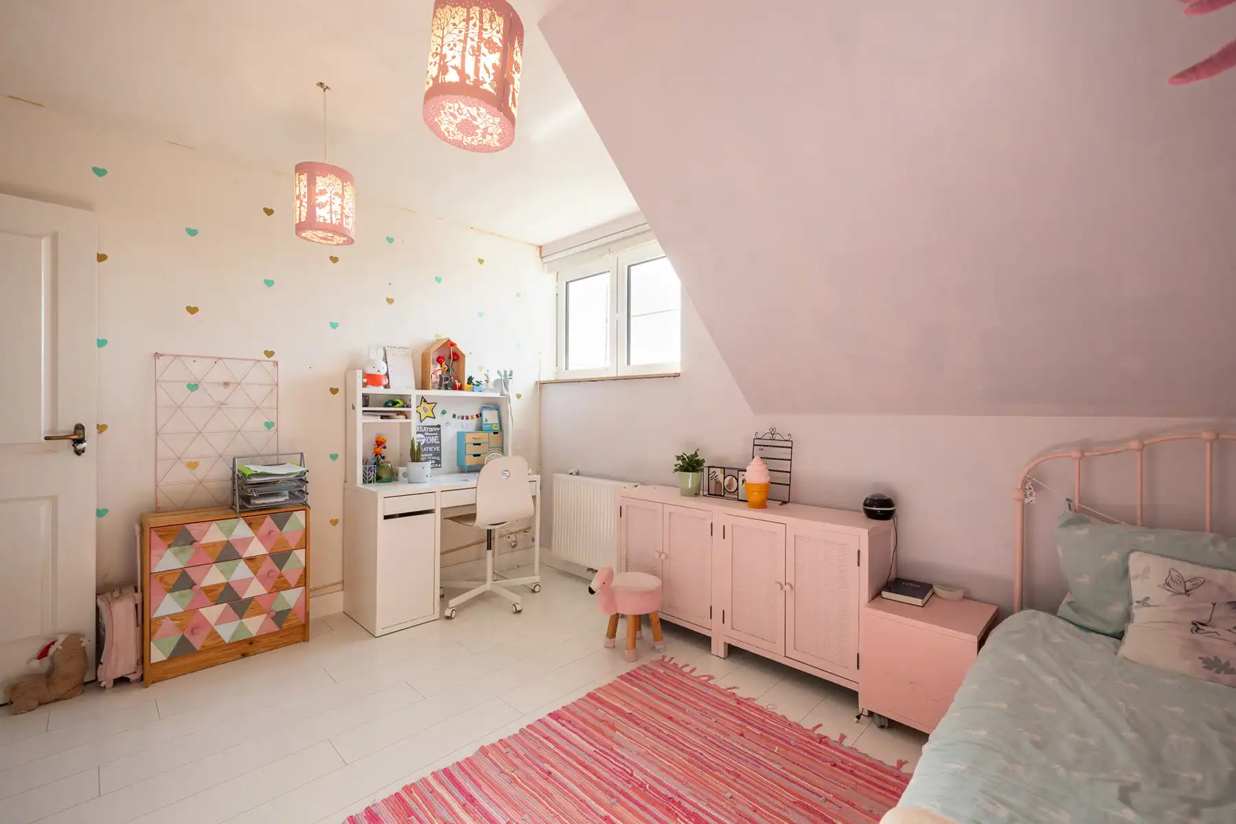 Volledig gerenoveerde woning met 4 slpks en gezellige tuin foto 19