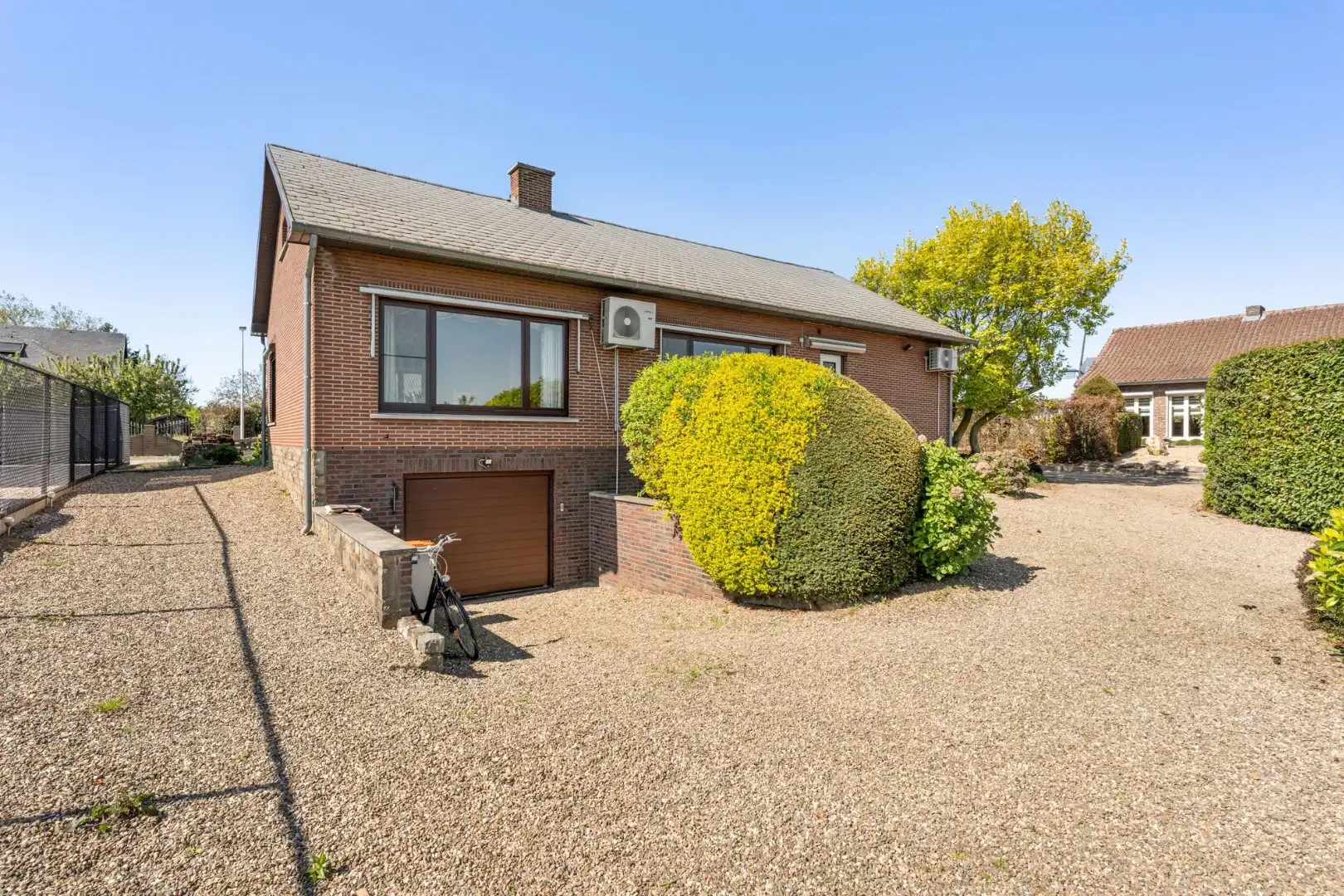 Gelijkvloerse gezinswoning op een ruim perceel van 9a51ca op een rustige locatie met uitzicht op achterliggende weilanden!  foto 25