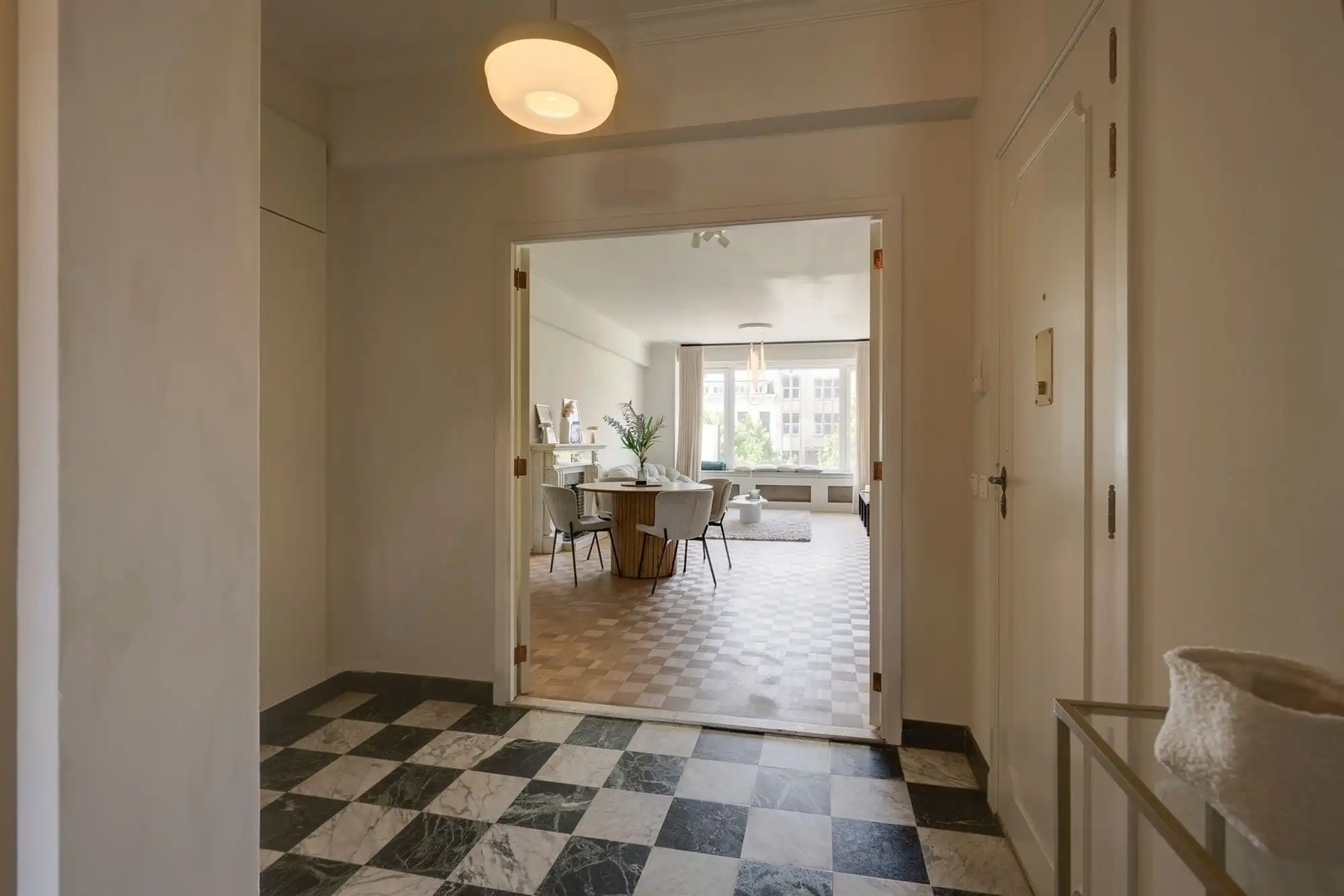 Stijlvol gerenoveerd stadsappartement met terras foto 2