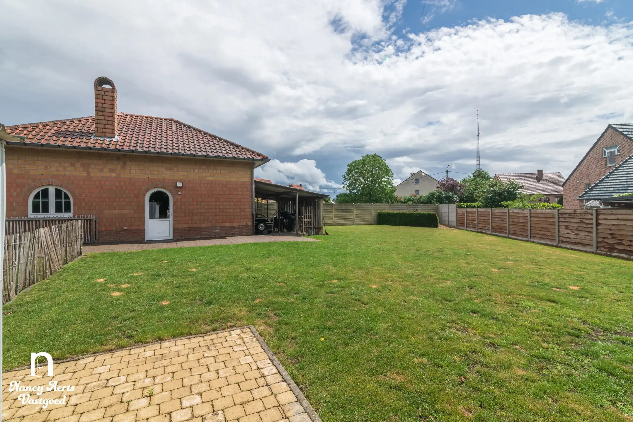 Ruime villa met praktijkruimte, kelder en zonnige tuin foto 30