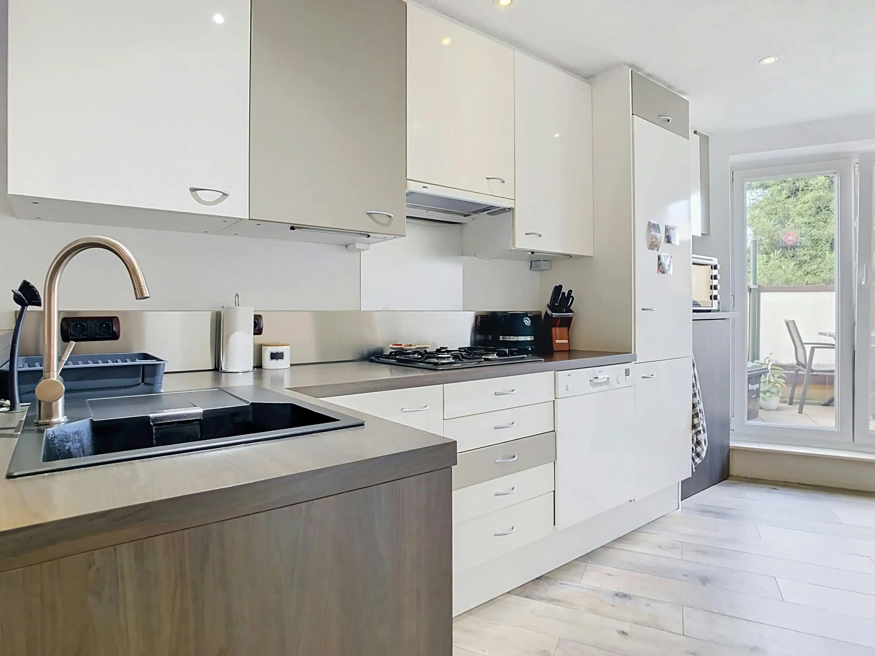 Duplex met terras en autostaanplaats te koop in Burcht foto 7