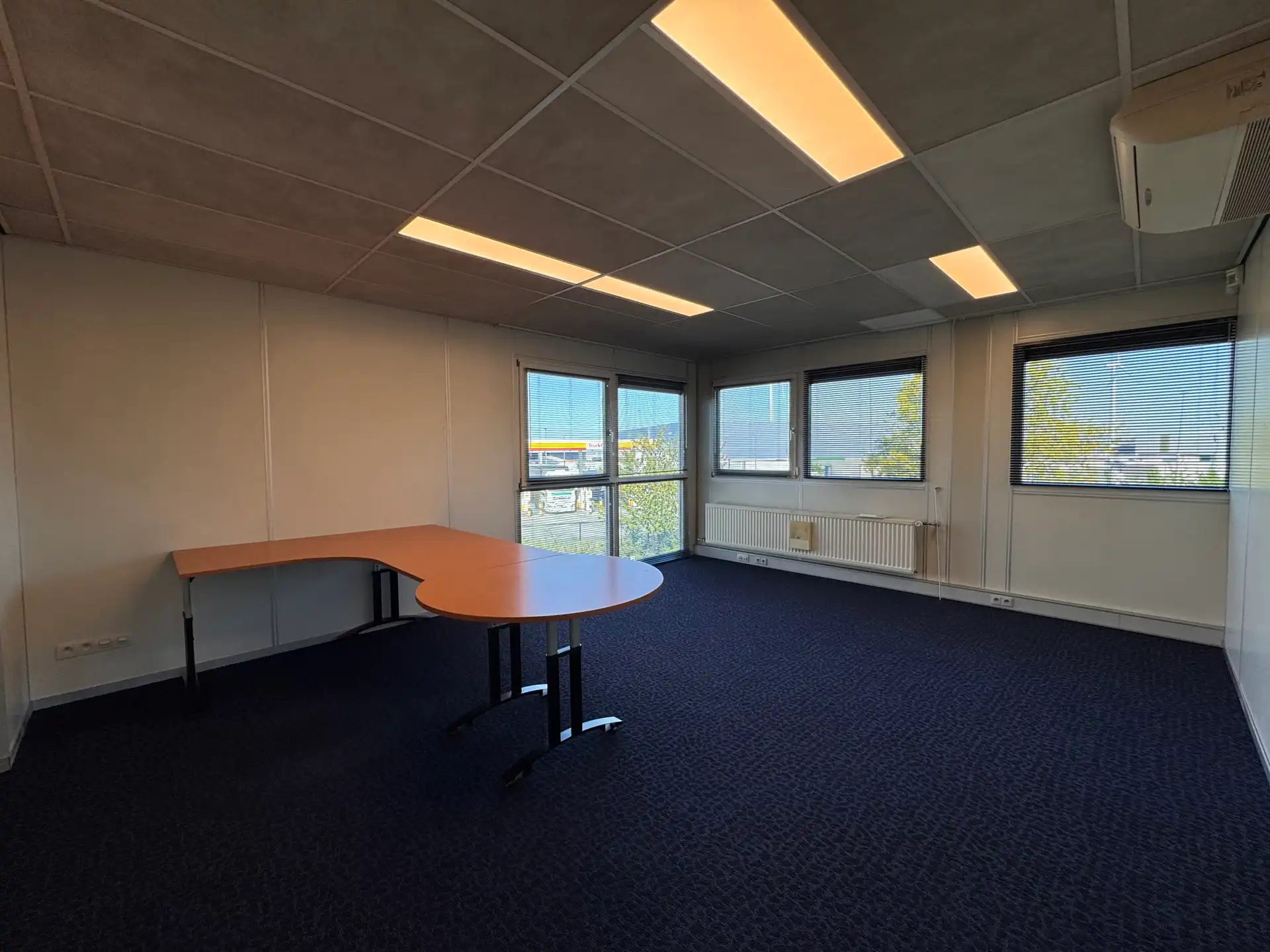 Kantoorgebouw met potentieel op de transportzone te Meer foto 9