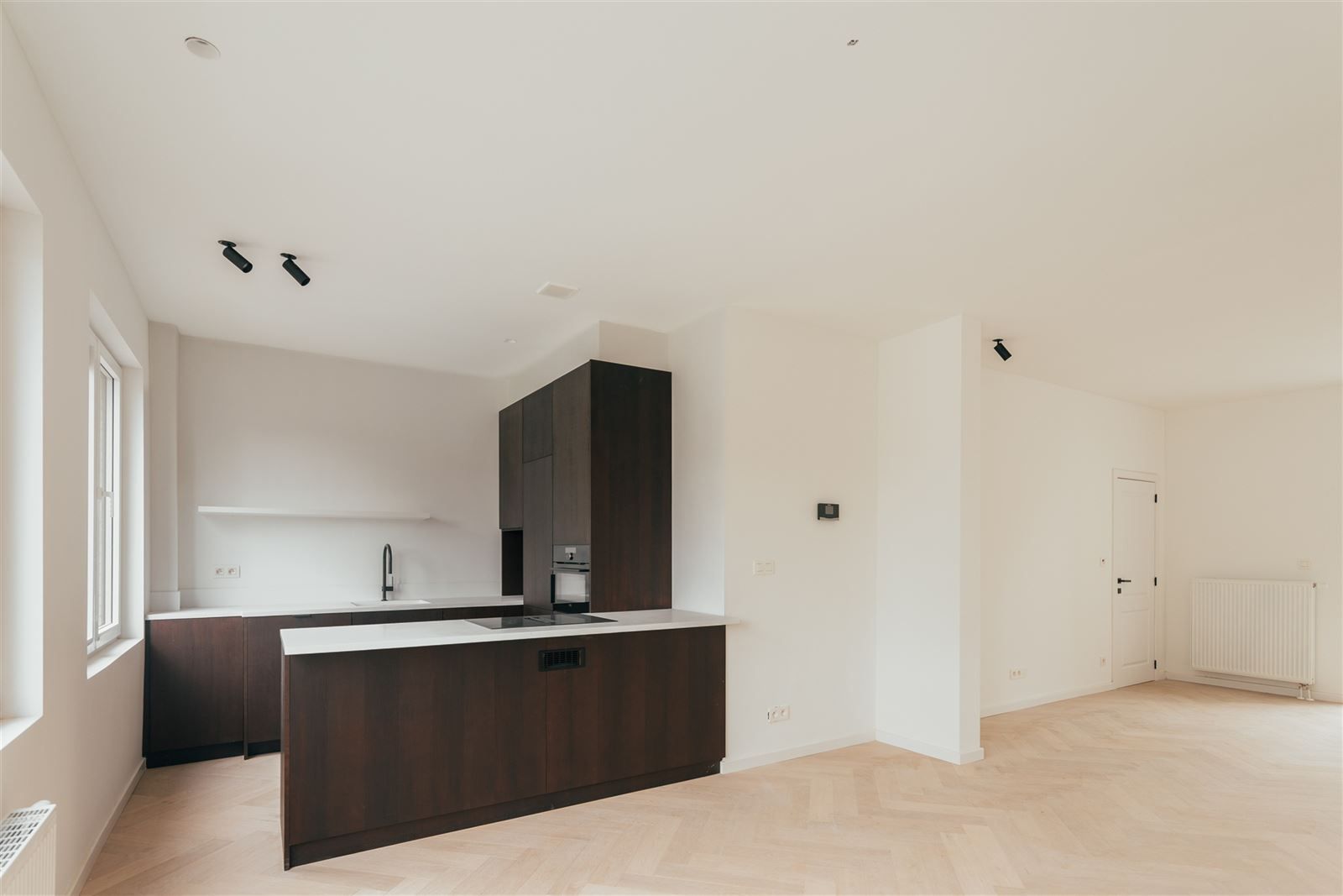 PULHOF: hoogstaand afgwerkt 2 slpk appt. met 2 buiten ruimtes  foto {{pictureIndex}}