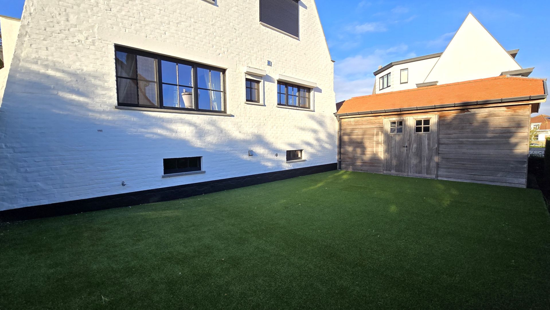 Charmante woning met 5 volwaardige slaapkamers, zonne terras en tuin met garagebox op enkele minuten van de zeedijk. foto 20