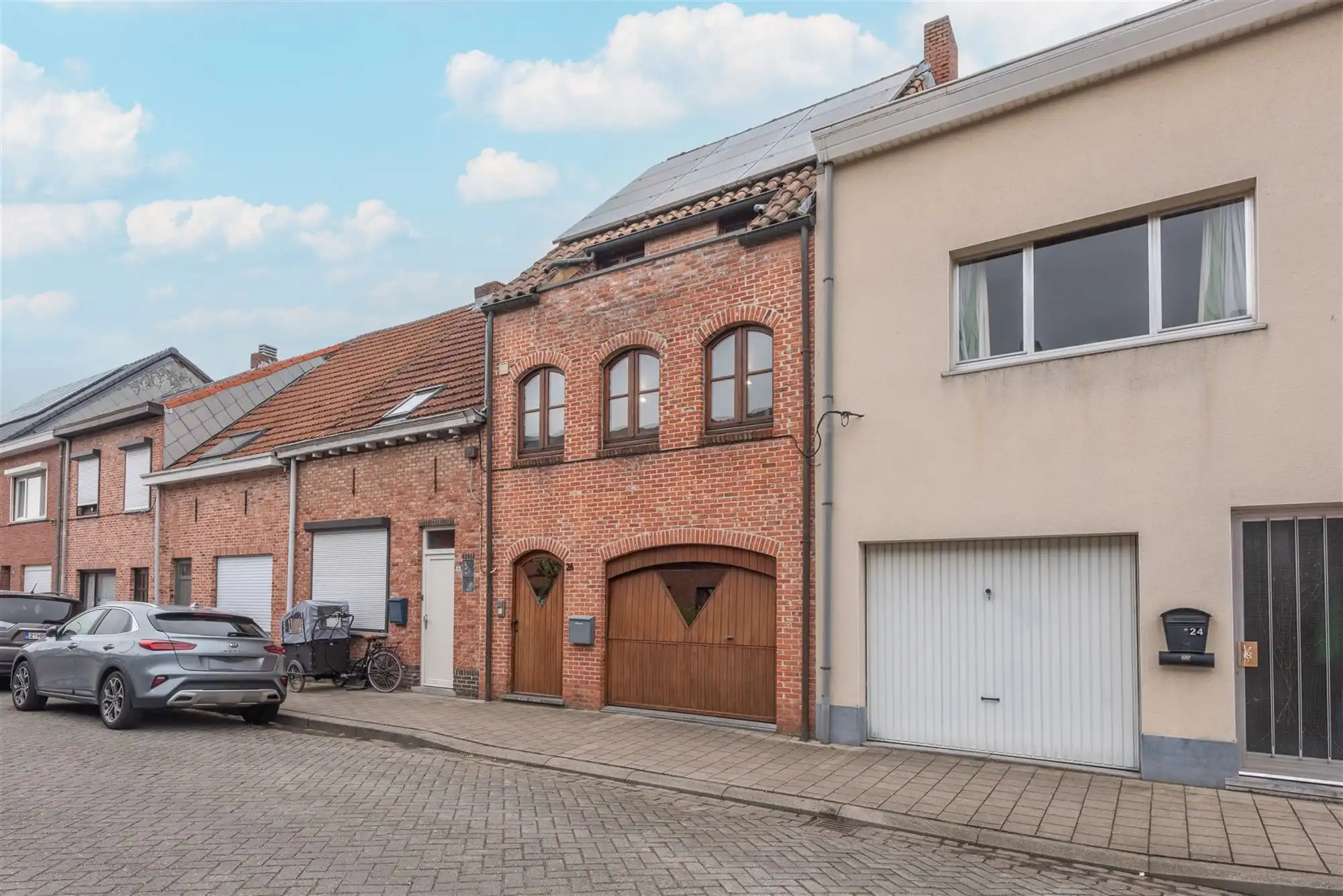 rustig gelegen gezinswoning met 4 slpks, garage en tuin foto {{pictureIndex}}