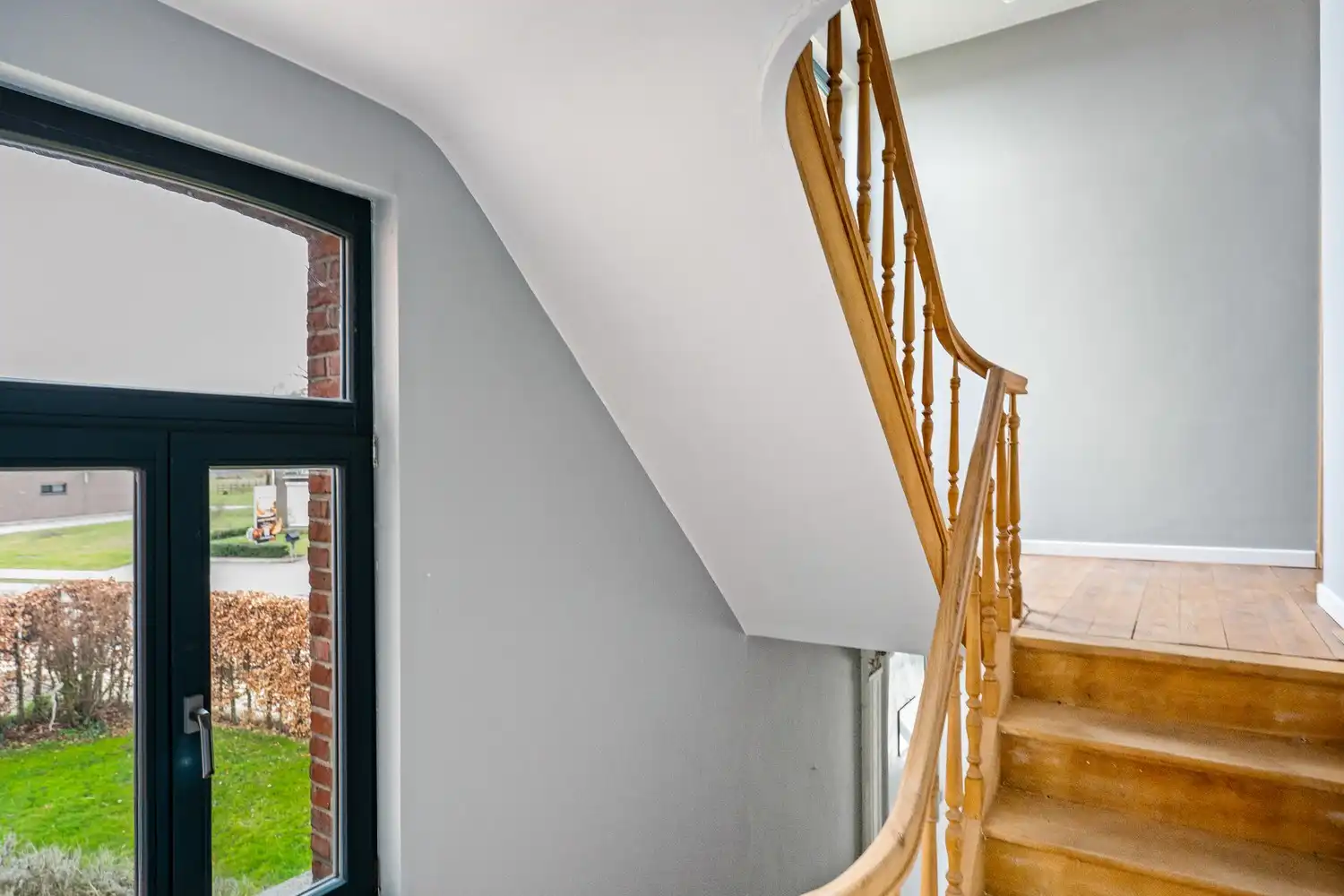 Zonevreemde woning met magazijn te Putte foto 14