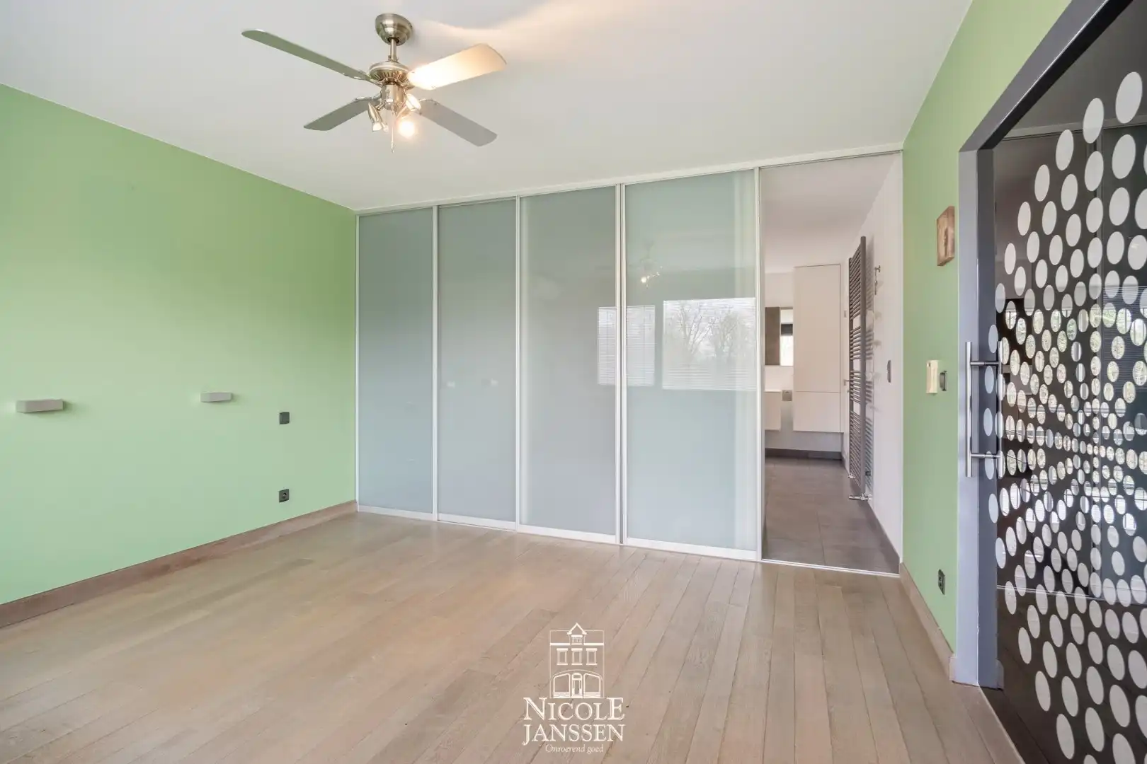 Zeer moderne en luchtige woning  foto 19