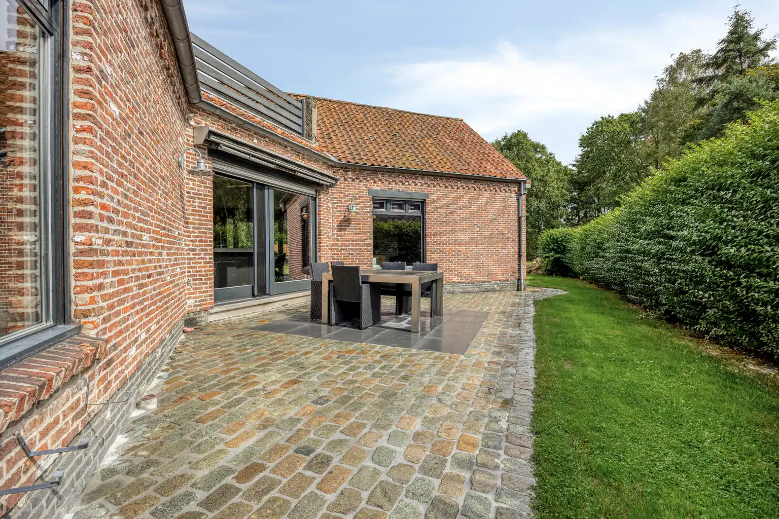Ruime laagbouwwoning op 1806m² met omheinde tuin foto 8
