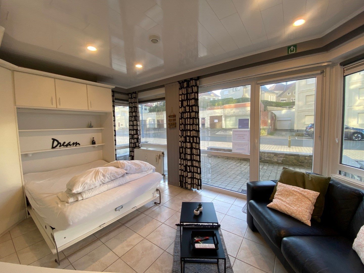 Charmante en zonnige studio te koop op toplocatie in Koksijde foto 4