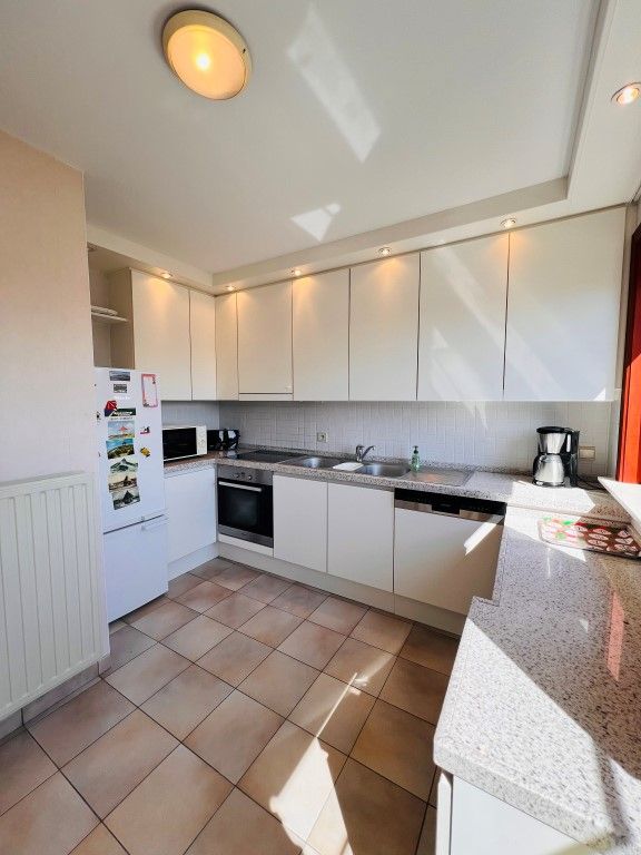 Ruim woonappartement met 3 slaapkamers en carport foto 10