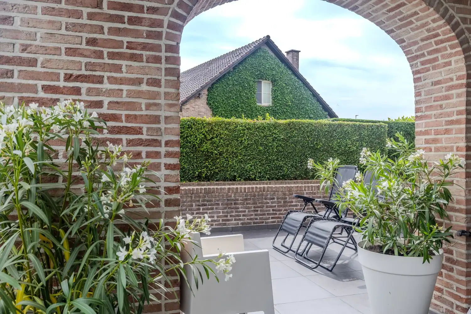Verzorgde, instapklare woning met 3 slaapkamers én 2 badkamers in het gezellige Mopertingen, Bilzen-Hoeselt. foto 31