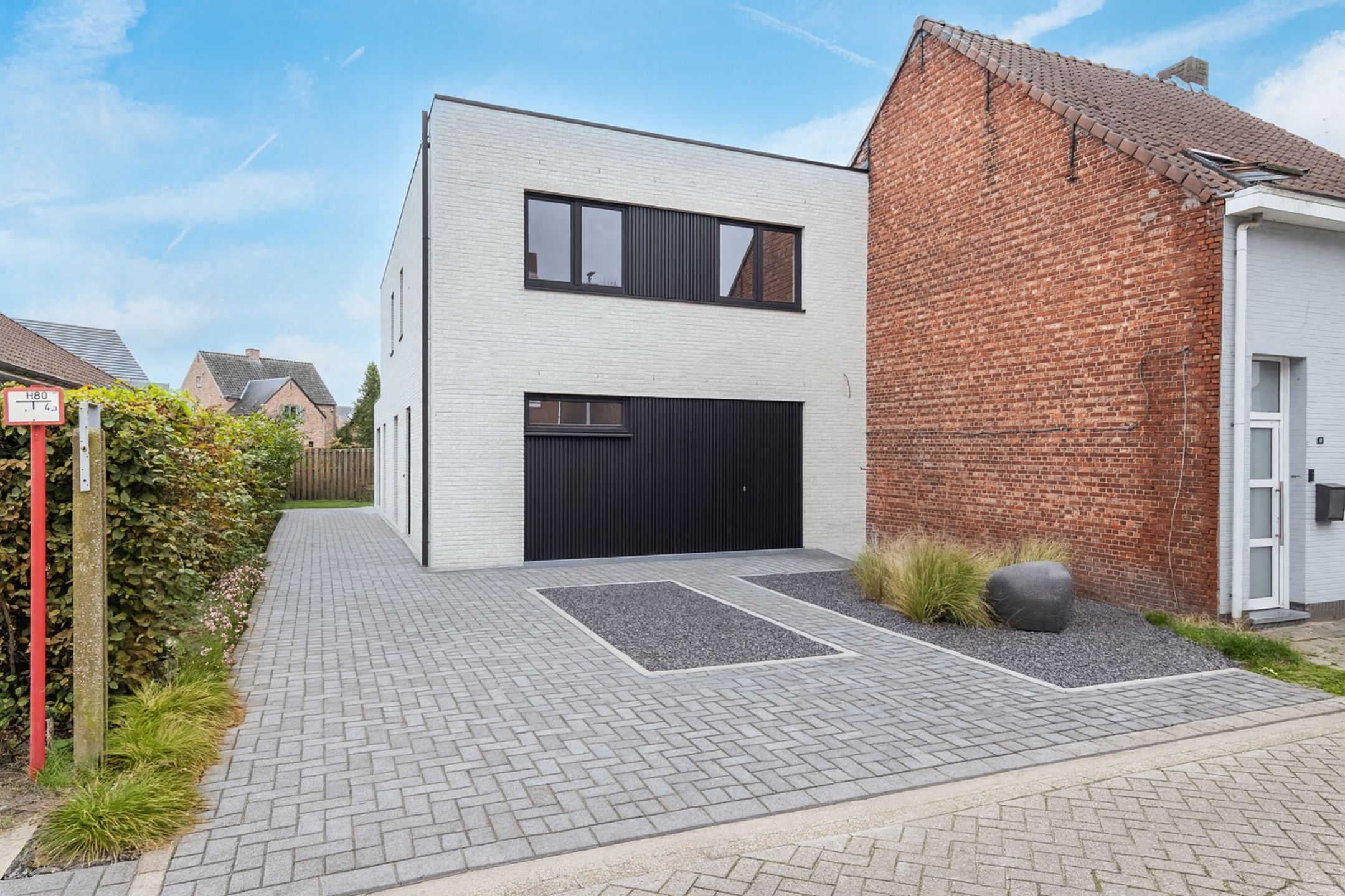 Nieuwbouwwoning met 3 slaapkamers in hartje Vosselaar foto {{pictureIndex}}