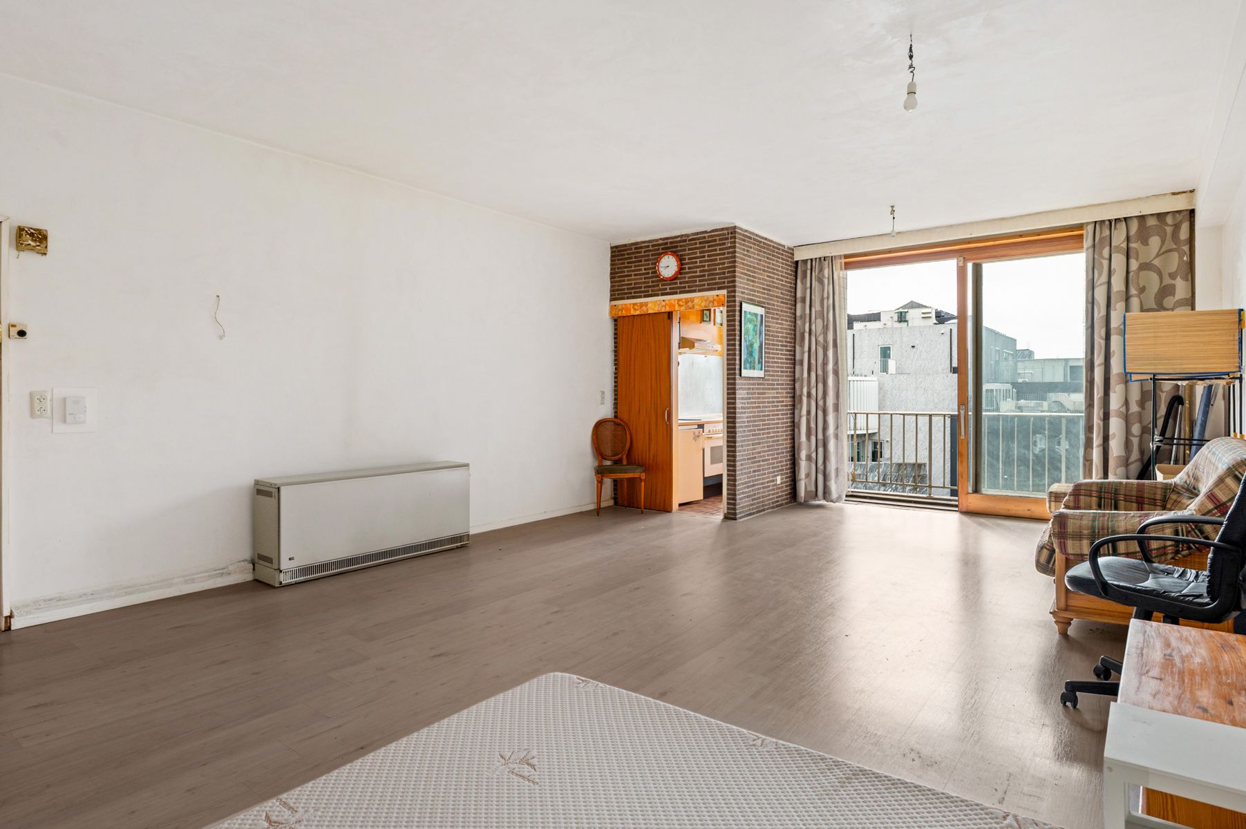 Studio met terras, veel licht en veel potentieel foto 3