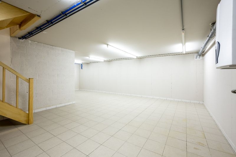 Ruim kantoor met parkeerplaats in Ingelmunster foto 14