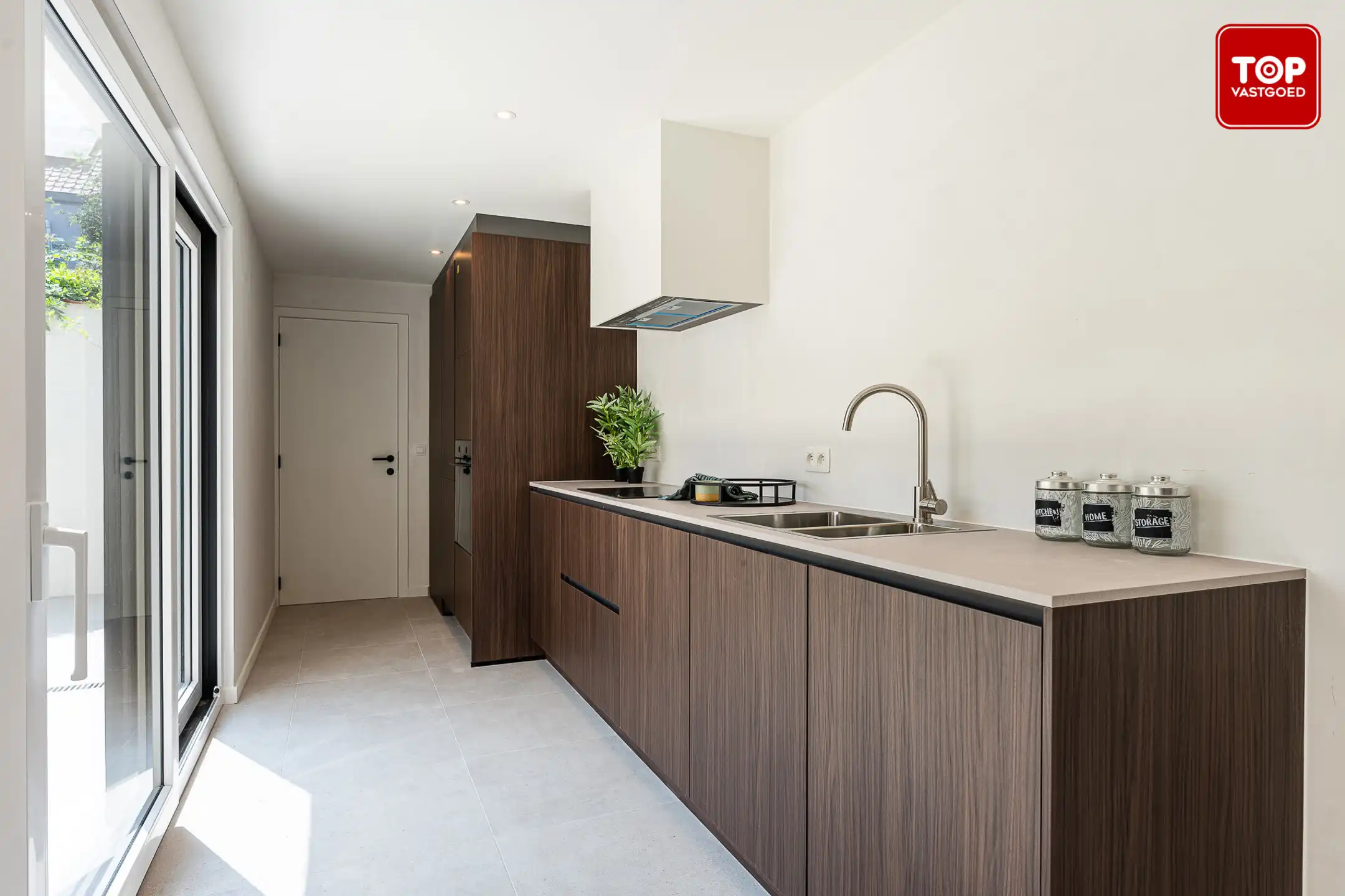 Instapklare, totaal gerenoveerde woning op toplocatie! foto 9