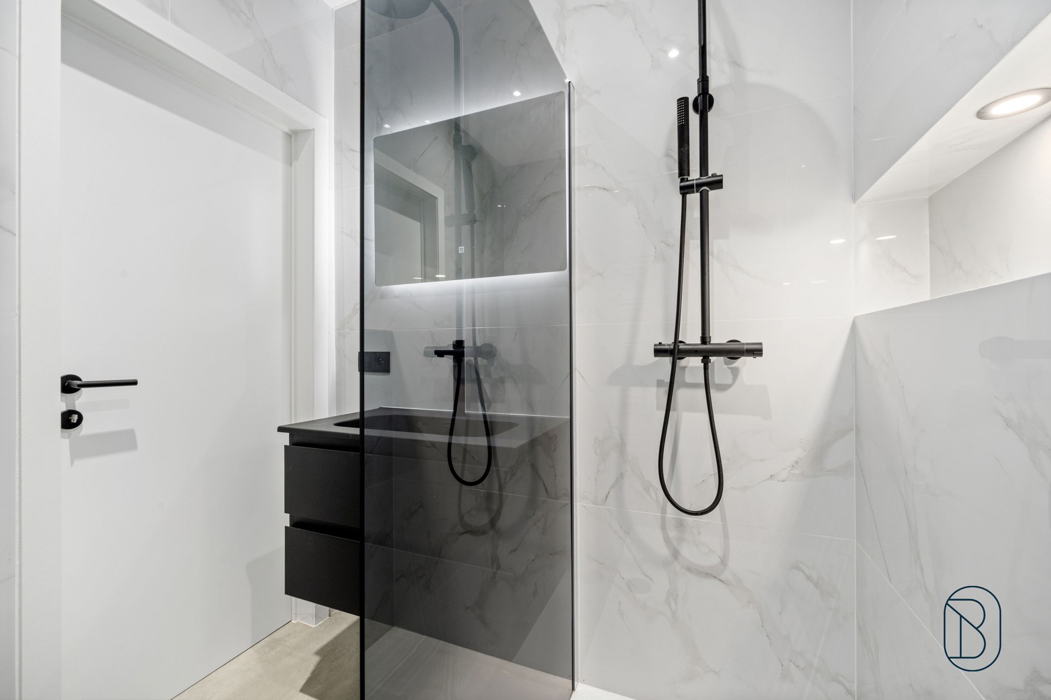 Gerenoveerd appartement met stadstuin en garage in Wevelgem foto 13