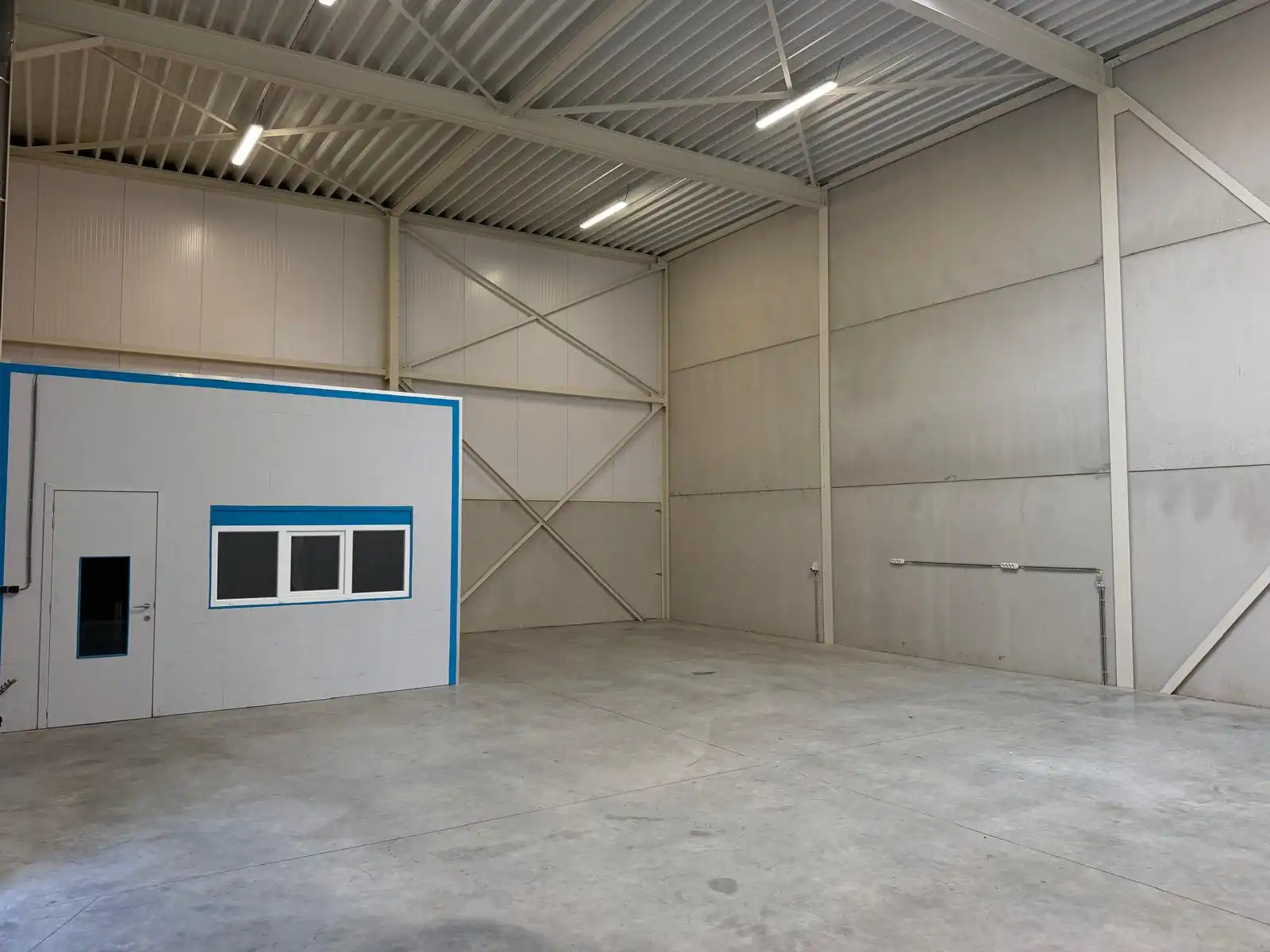 Kmo-unit in Genk, volledig uitgerust foto 3