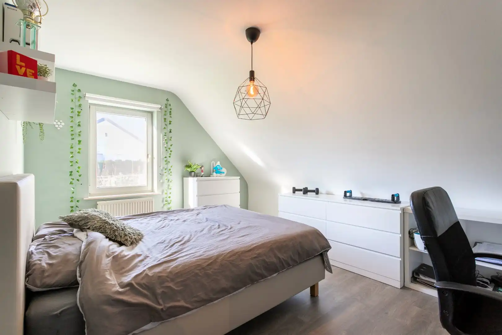 Vrijstaande woning met 4 slpks, zuidgerichte tuin en garage foto 22