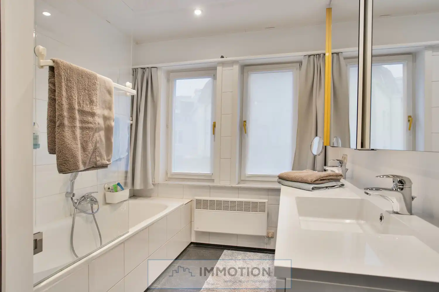 Unieke hoekwoning met twee vergunde appartementen foto 17