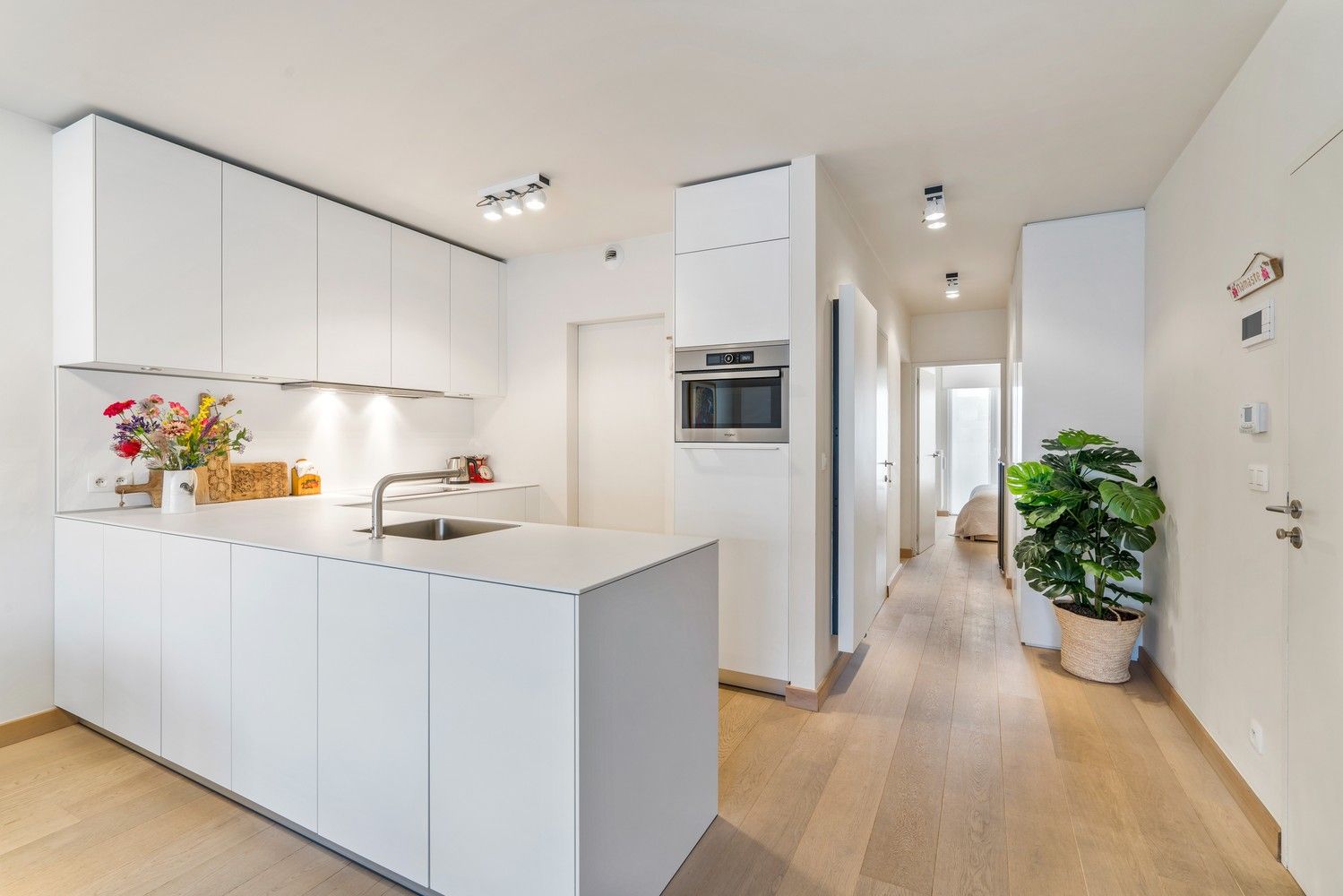 Volledig instapklaar, hedendaags en zeer stijlvol gemeubeld appartement met 2 slaapkamers foto 5