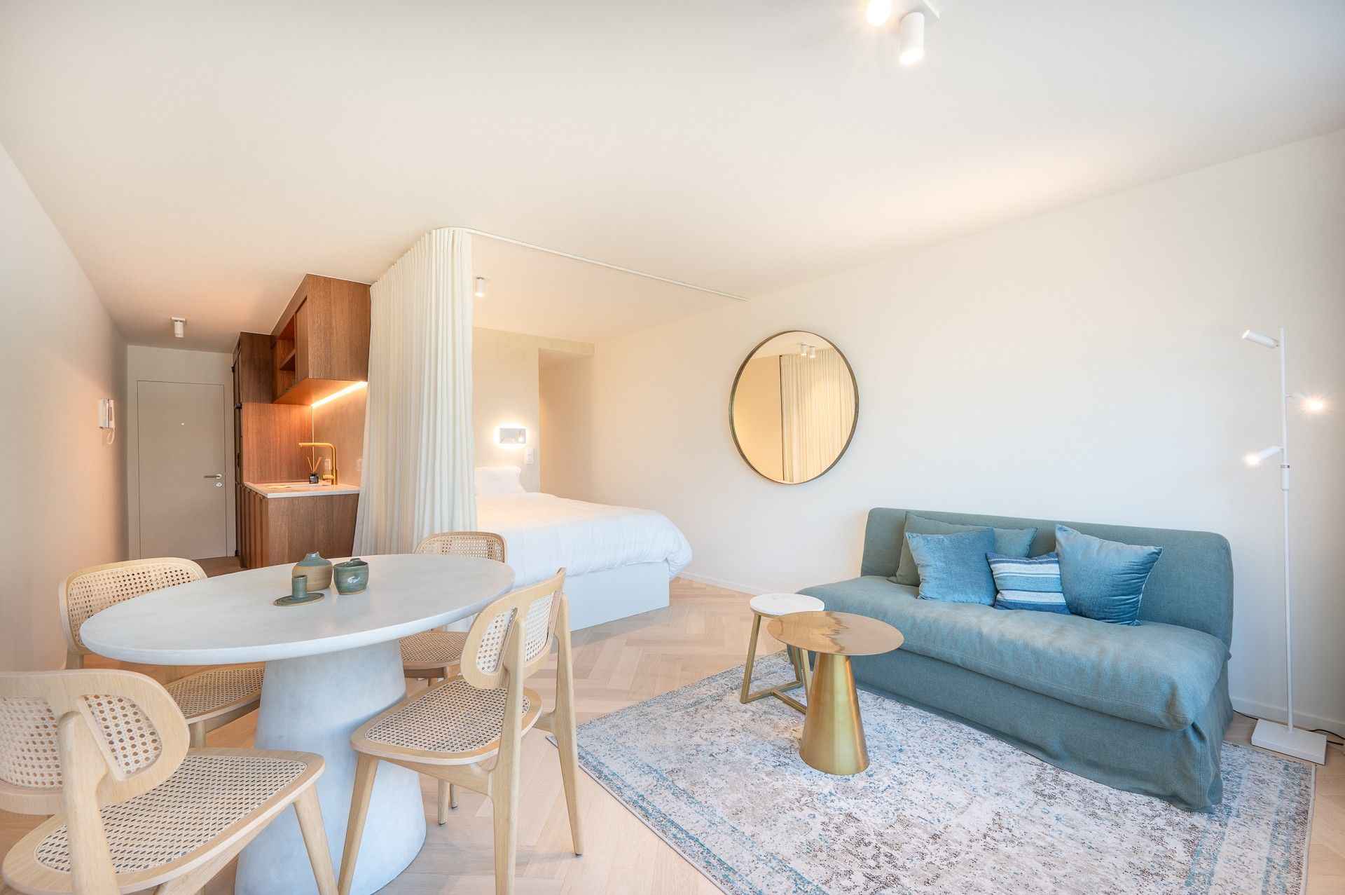 Unieke pied-à-terre met adembenemend zeezicht foto {{pictureIndex}}