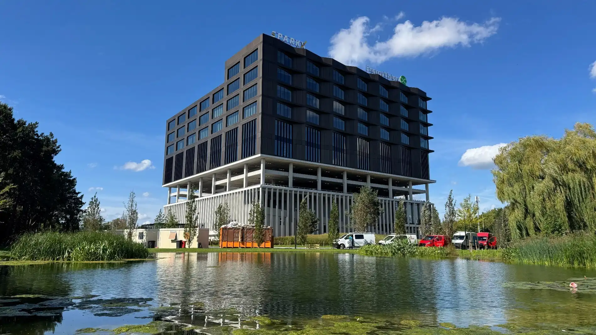 Kantoorruimte te huur in nieuwbouwproject Ouverture tegenover KBC toren te Gent foto {{pictureIndex}}
