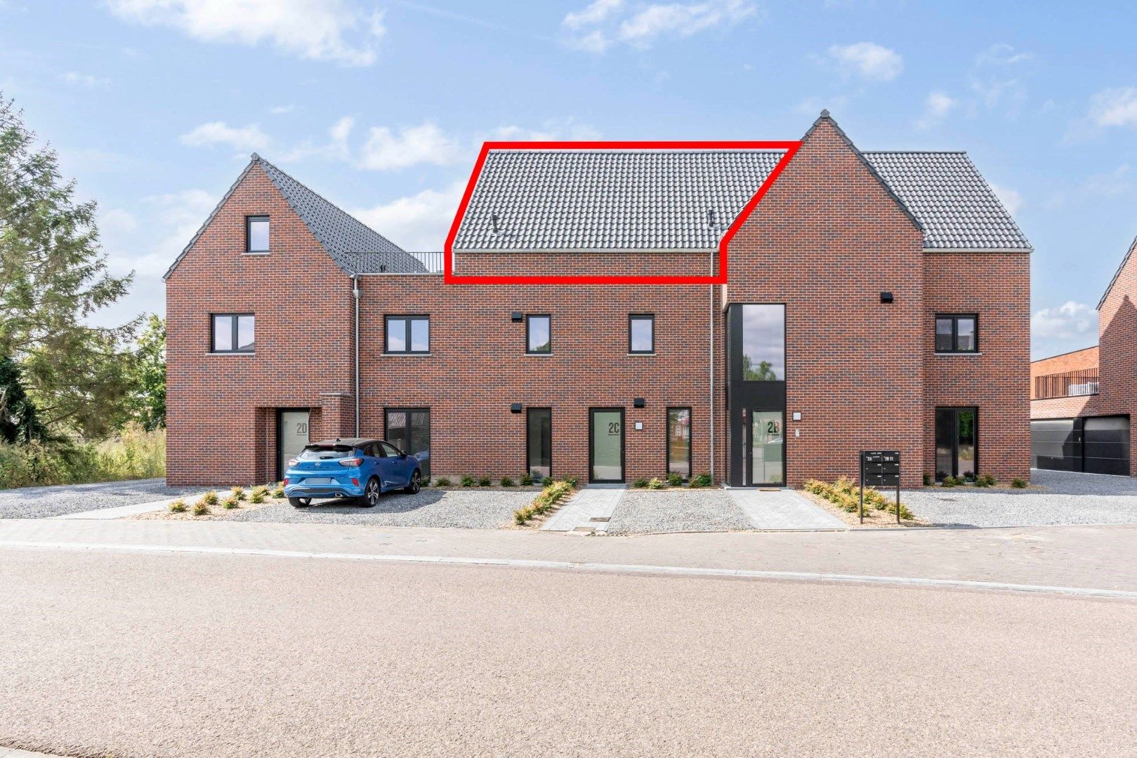 Zeer ruim penthouse met twee slaapkamers, ruim terras en garage. REEDS 45% VERKOCHT! foto {{pictureIndex}}