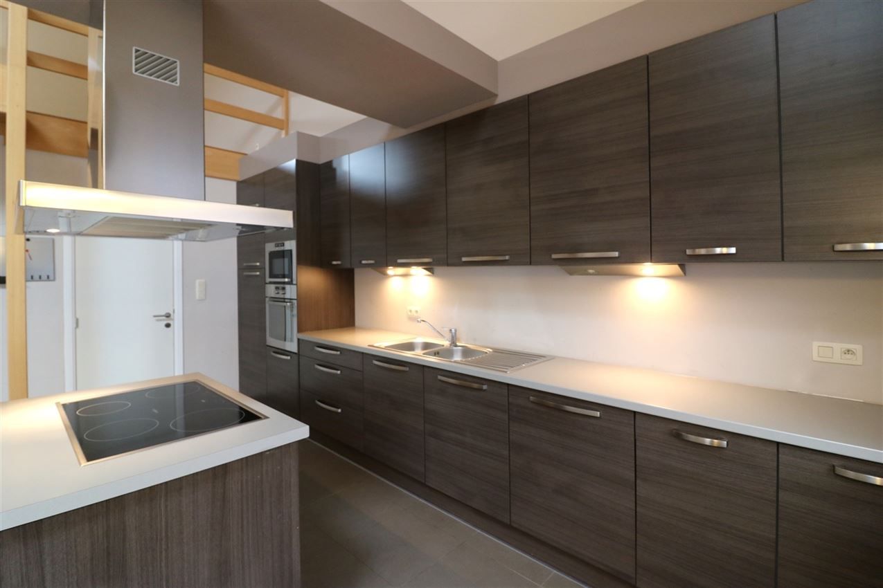 Fraaie loft met 3 slpk. en  twee autostaanplaatsen foto 5