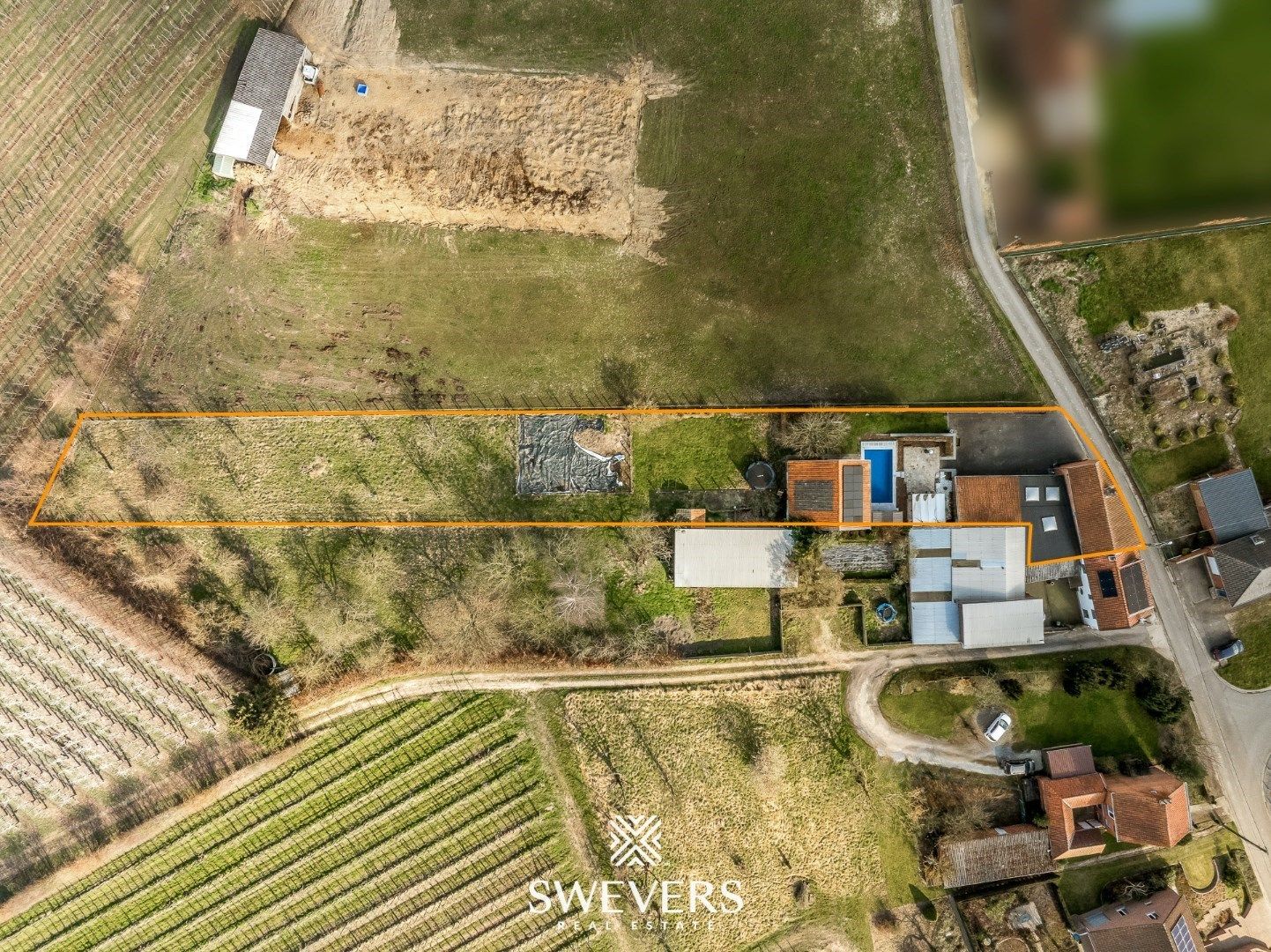 Charmante gezinswoning met ruime tuin en zwembad foto 38