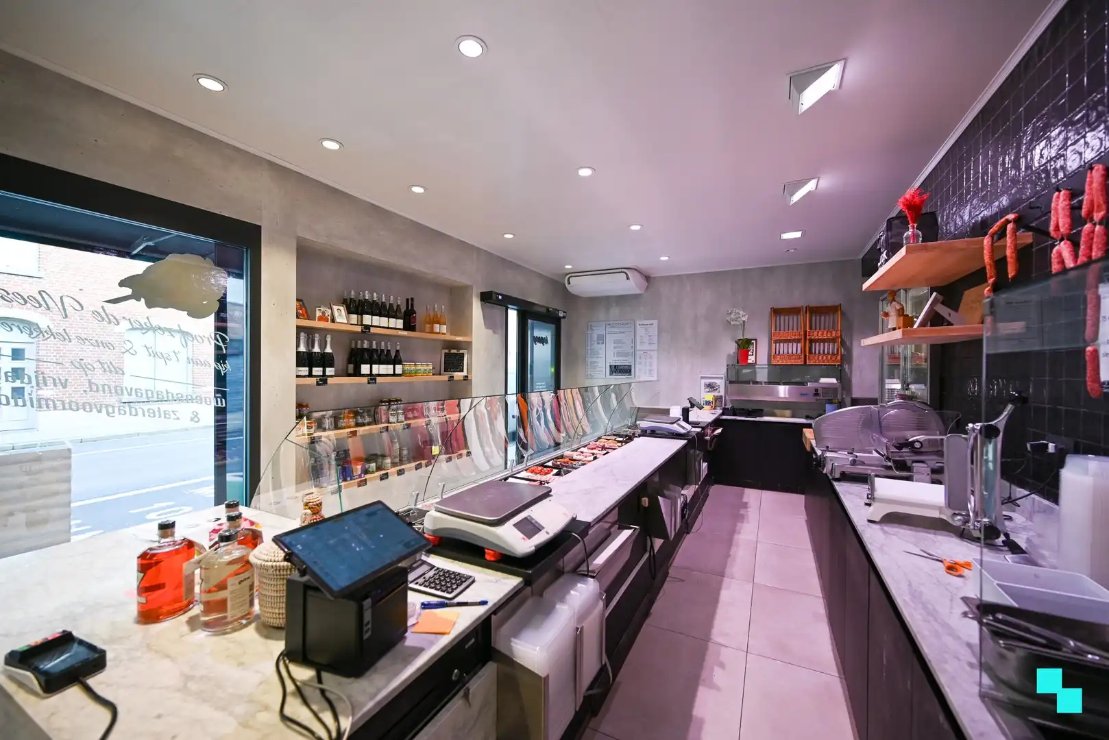 Instapklare slagerij met woonst te Sint-Eloois-Winkel (Ledegem) foto 3