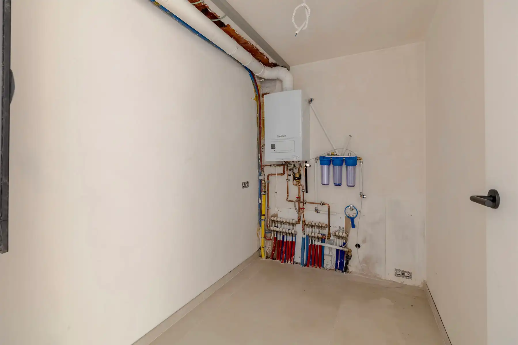 Gerenoveerde woning met 3 slpks, tuin en garage foto 10