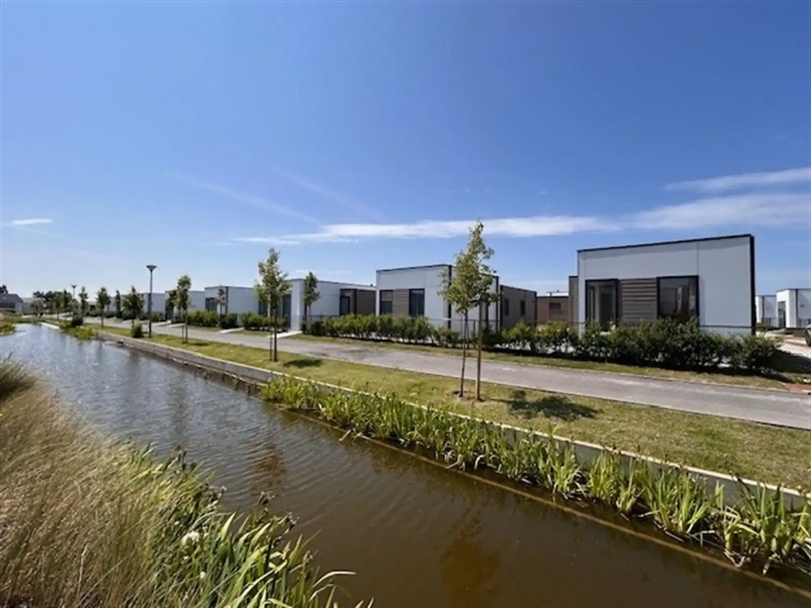 Moderne vakantie lodge mét terras foto {{pictureIndex}}