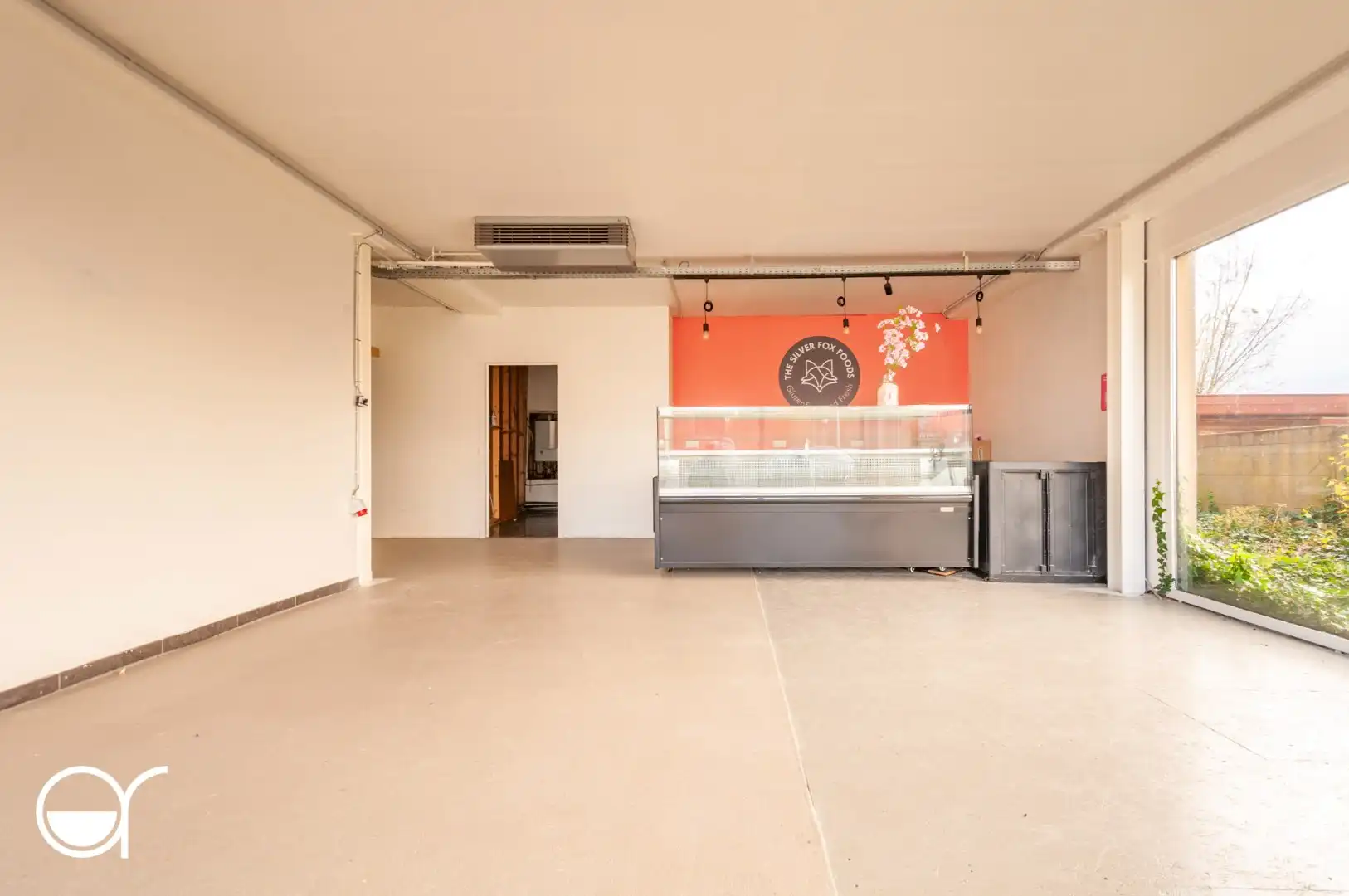 Handelsgelijkvloers op drukke locatie foto 11