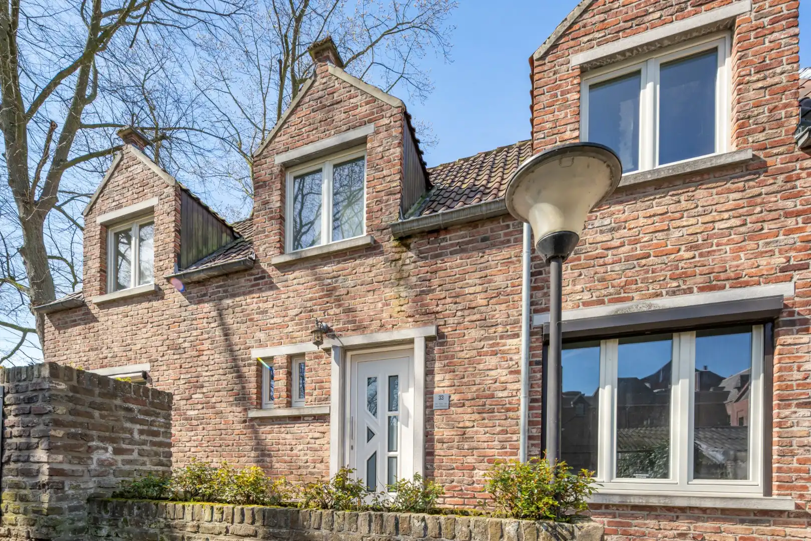 Gezellige, instapklare stadswoning in het centrum van Maaseik grenzend aan de groene wal!  foto 3