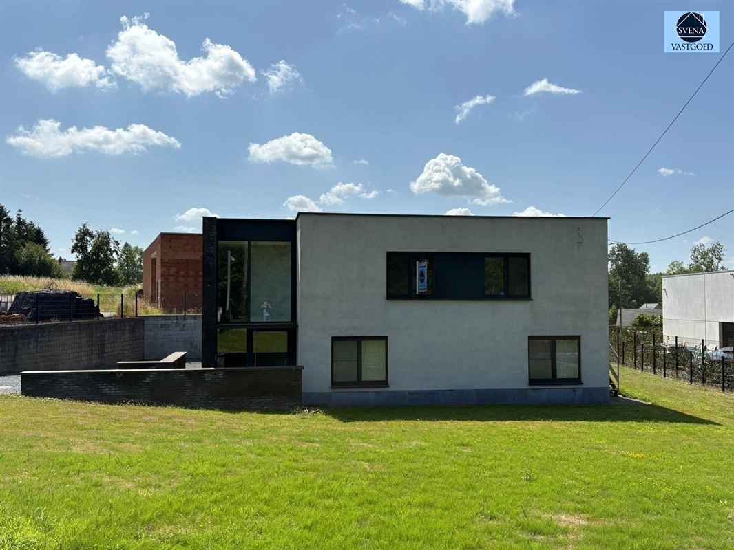 APPARTEMENT MET MAGAZIJN GELEGEN IN KMO ZONE foto {{pictureIndex}}